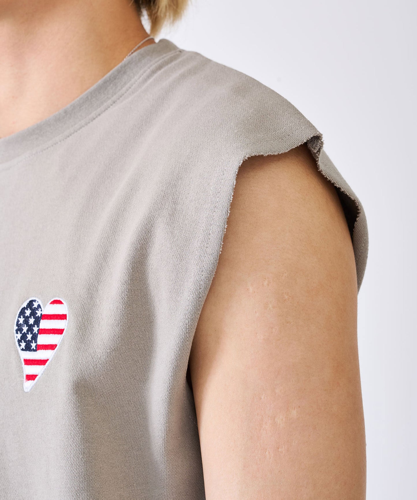 ハート刺繍ノースリーブ