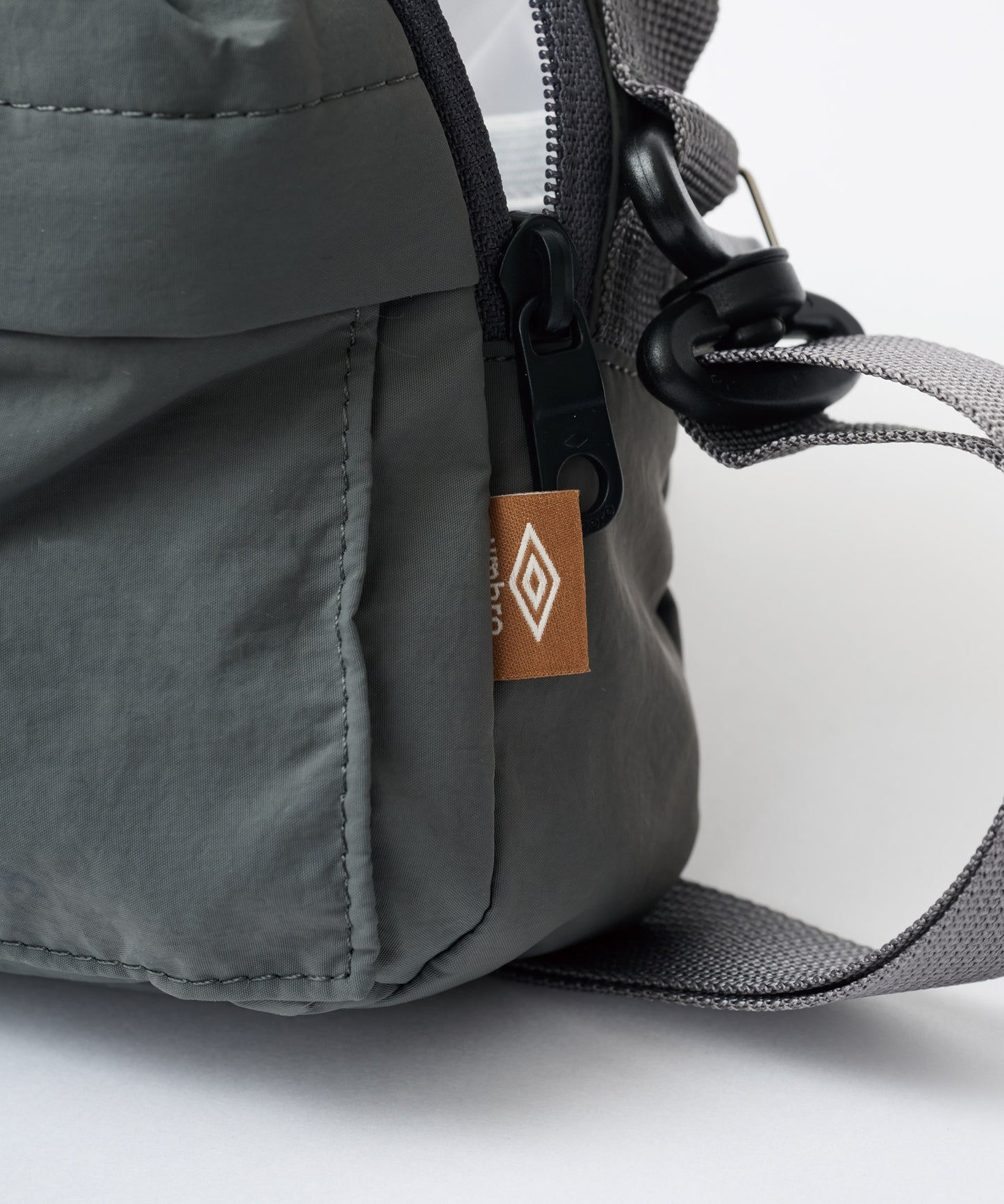 【日本未発売商品】UMBRO Korea 餃子ミニクロスボディーバッグ
