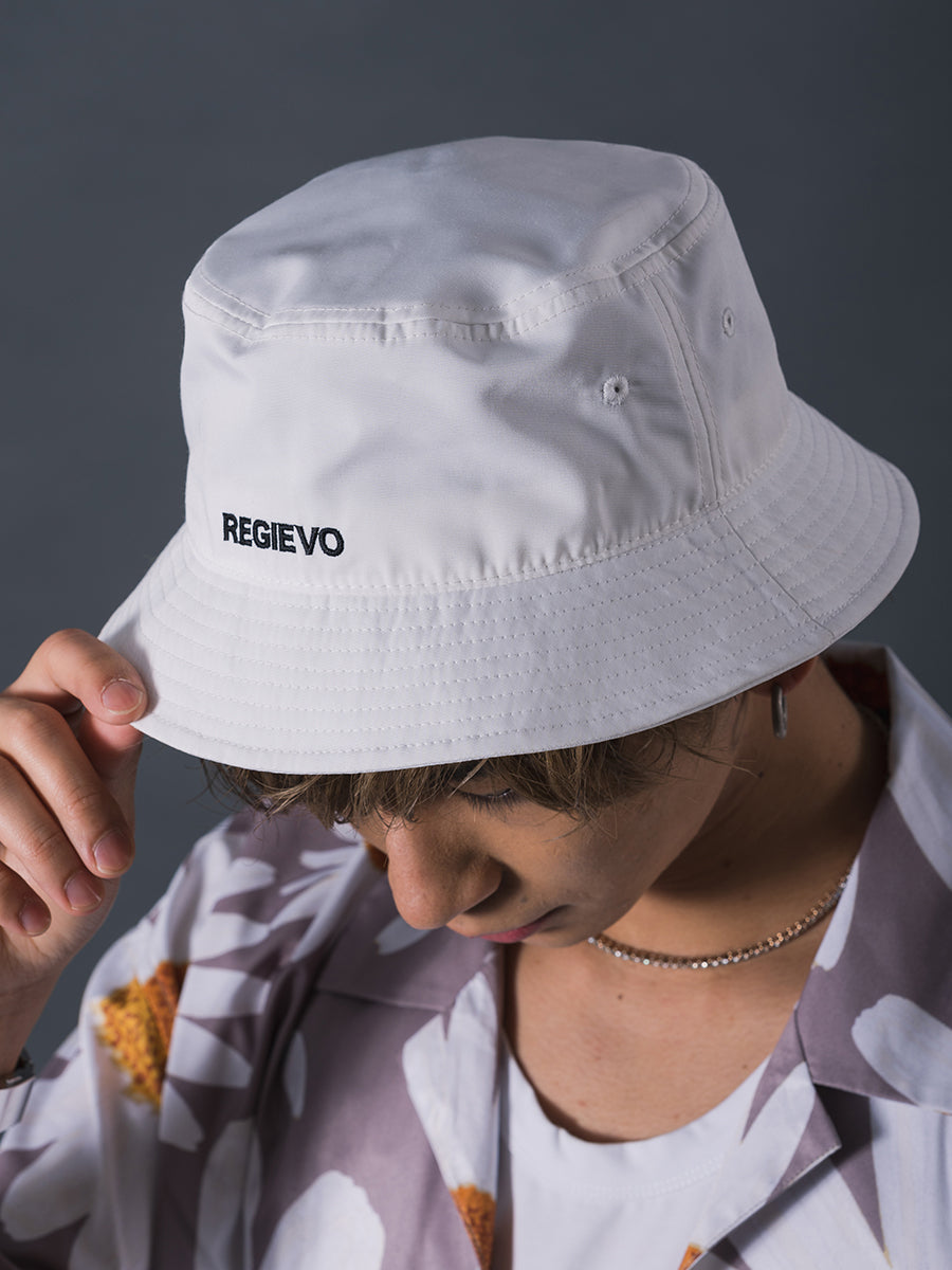 REGIEVOロゴ刺繍バケットハット