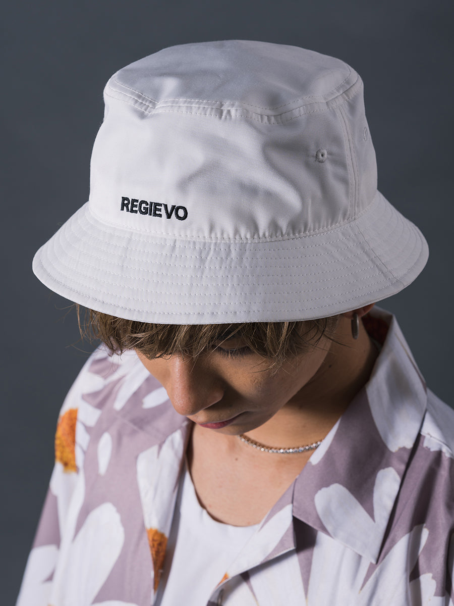 REGIEVOロゴ刺繍バケットハット