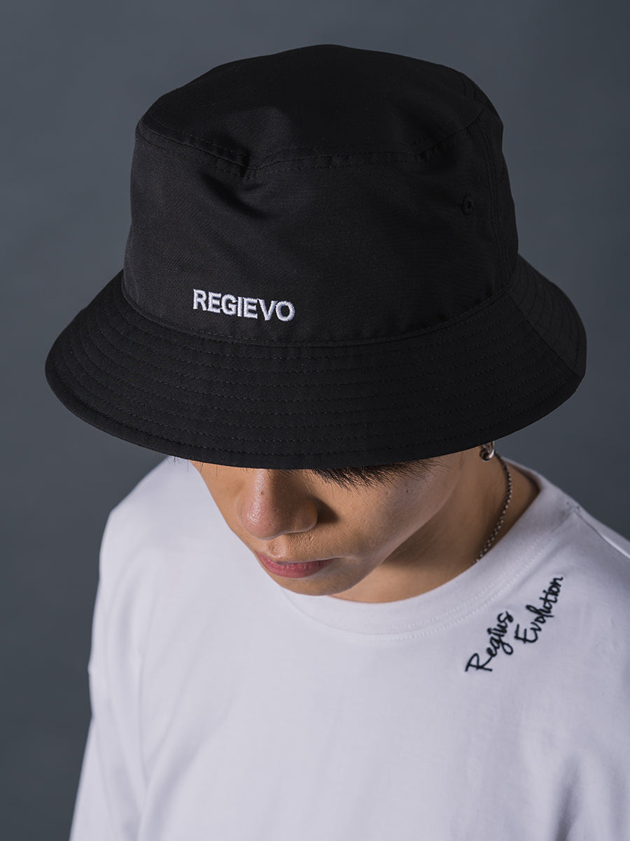 REGIEVOロゴ刺繍バケットハット