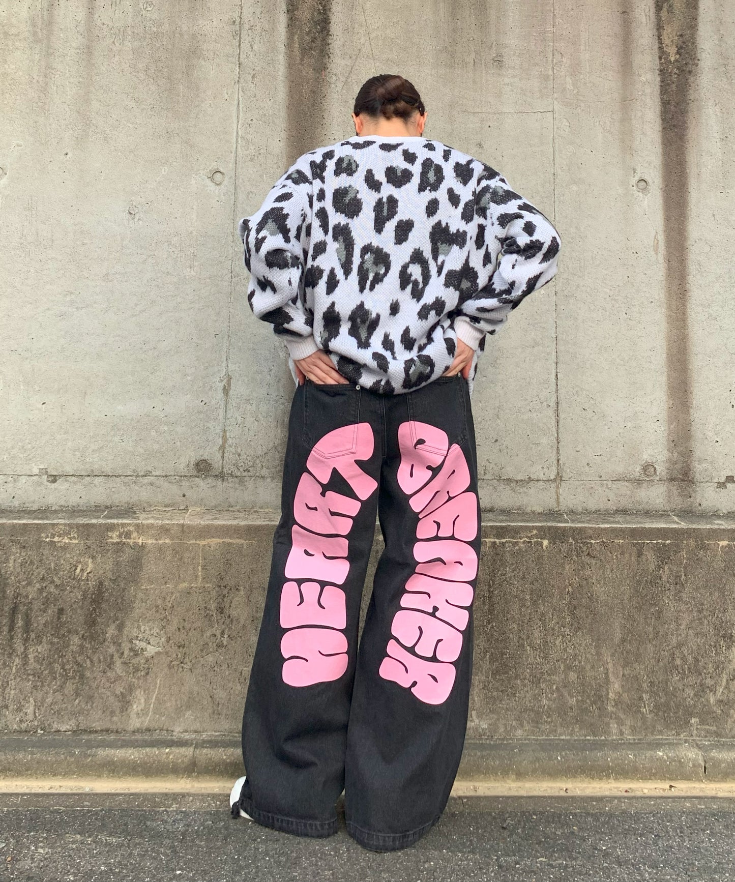 バックアーチロゴデニムパンツ