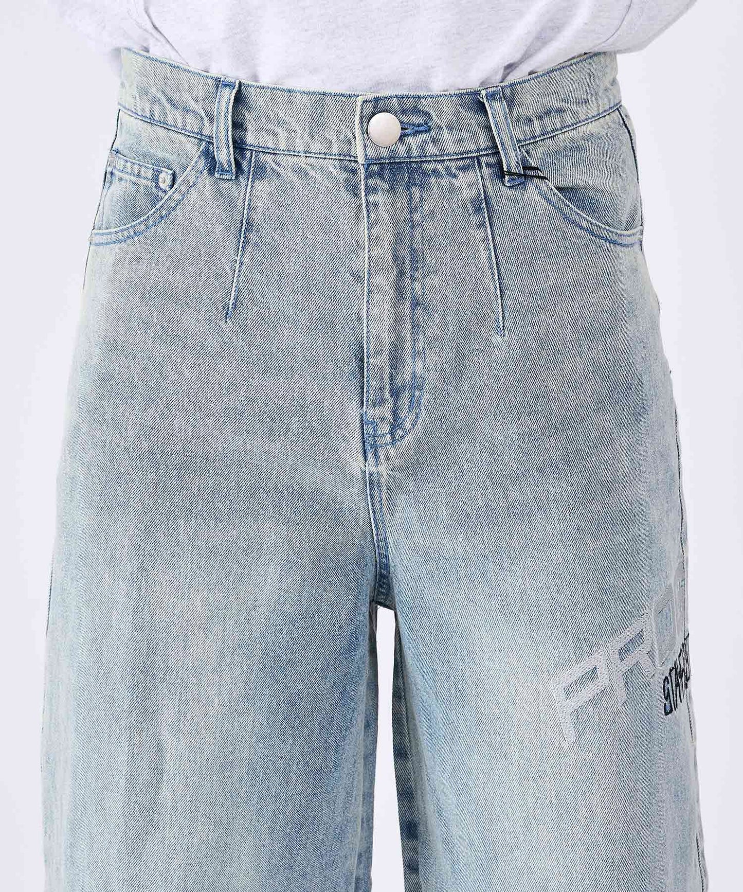 クラウン刺繍バギーパンツ