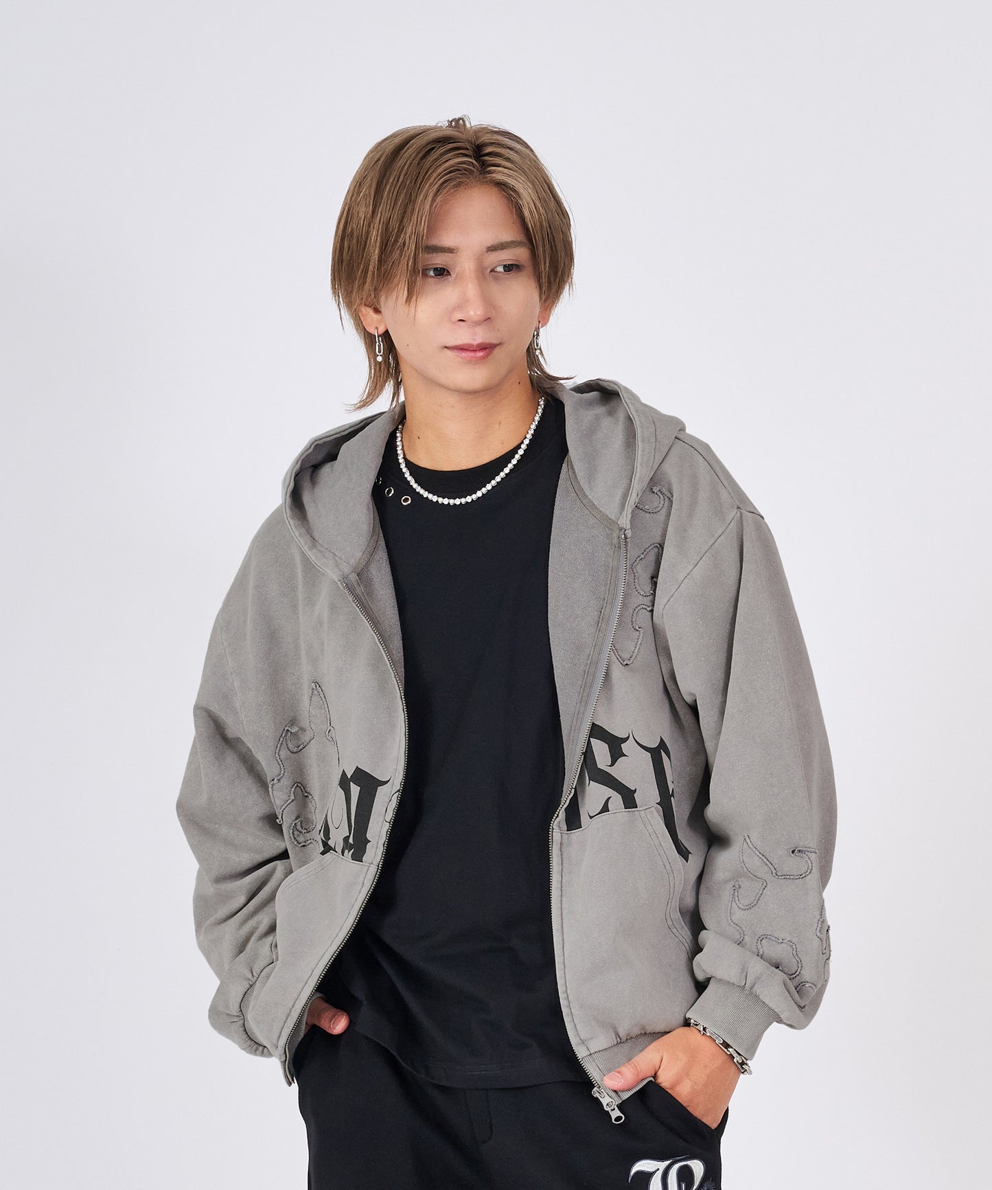 カットオフアップリケZIPパーカー