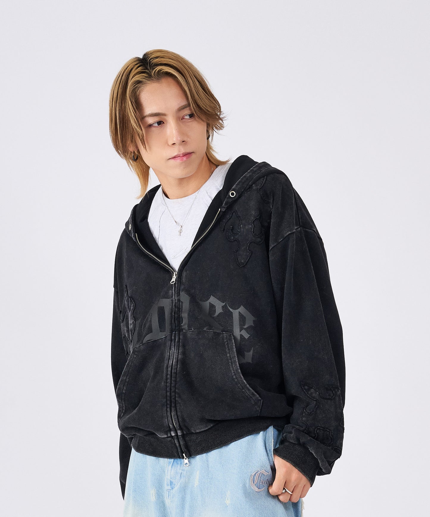 カットオフアップリケZIPパーカー