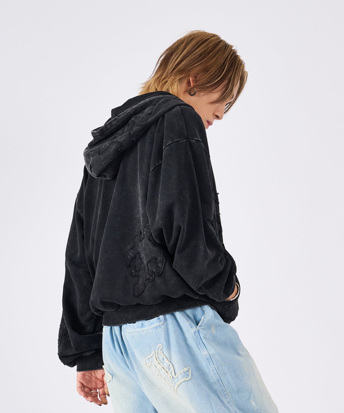 カットオフアップリケZIPパーカー