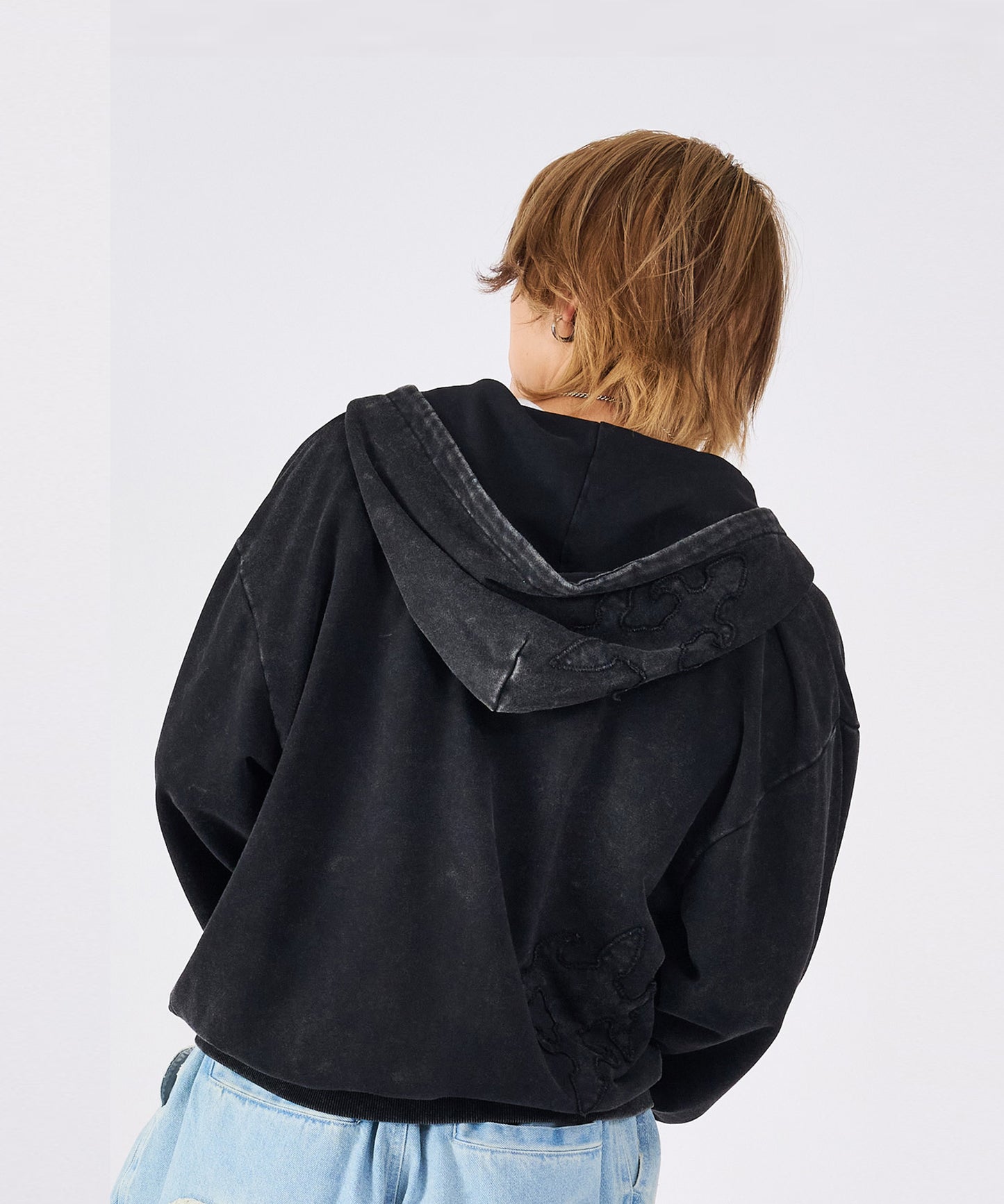 カットオフアップリケZIPパーカー