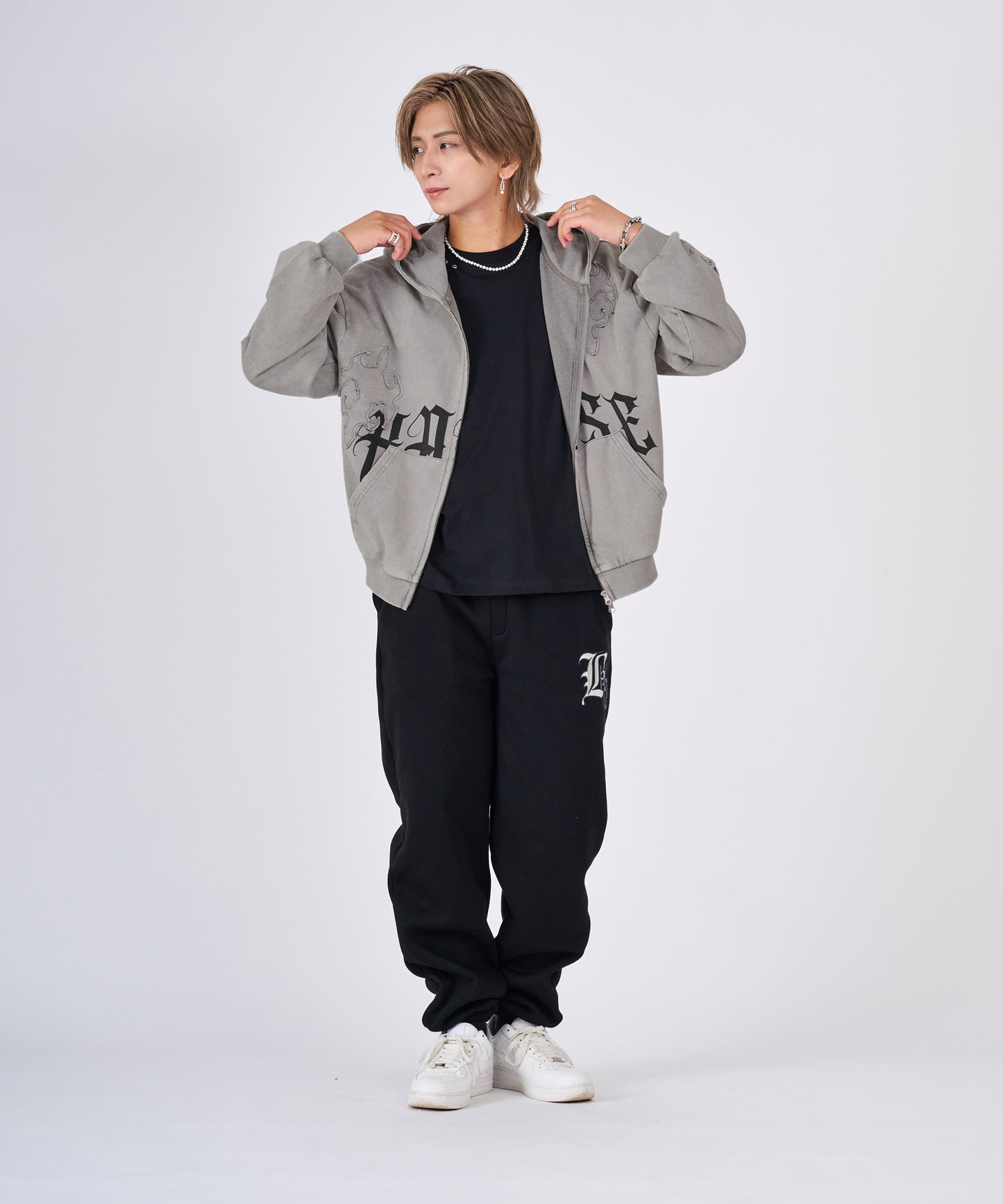 カットオフアップリケZIPパーカー
