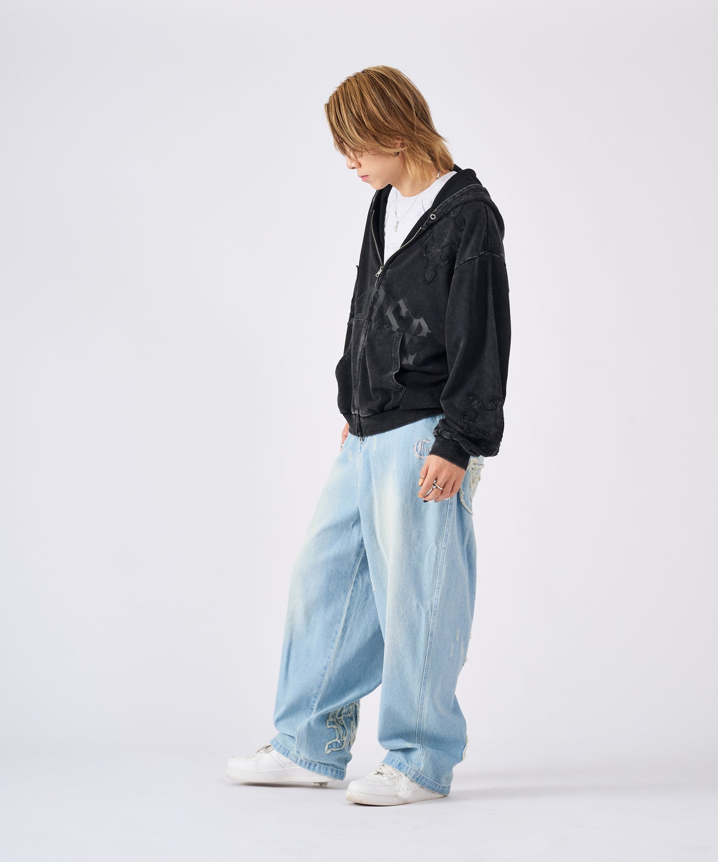 カットオフアップリケZIPパーカー