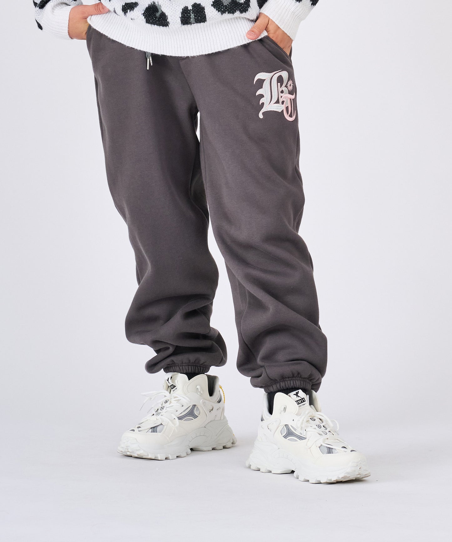 ロゴ刺繍スウェットパンツ
