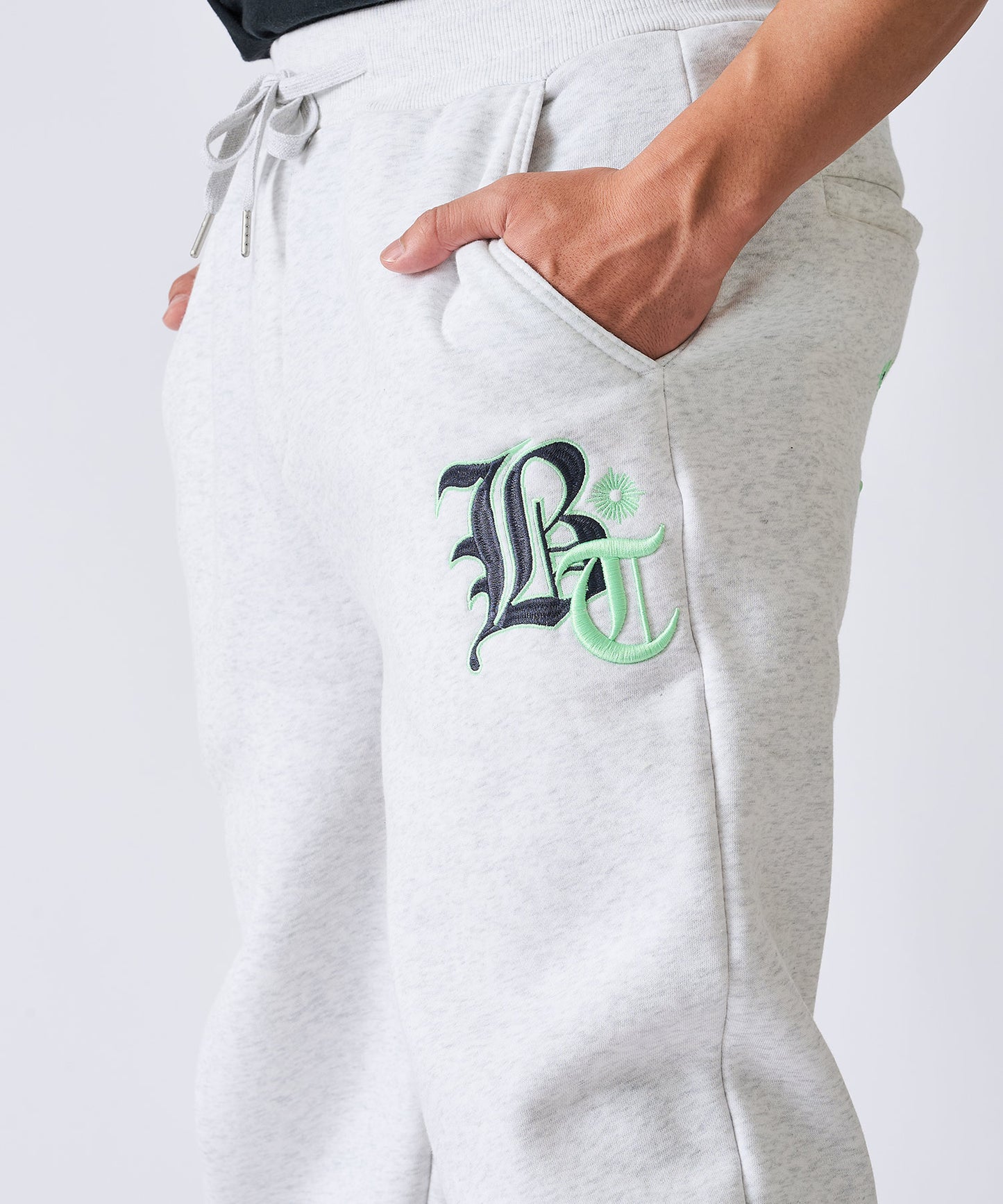 ロゴ刺繍スウェットセットアップ