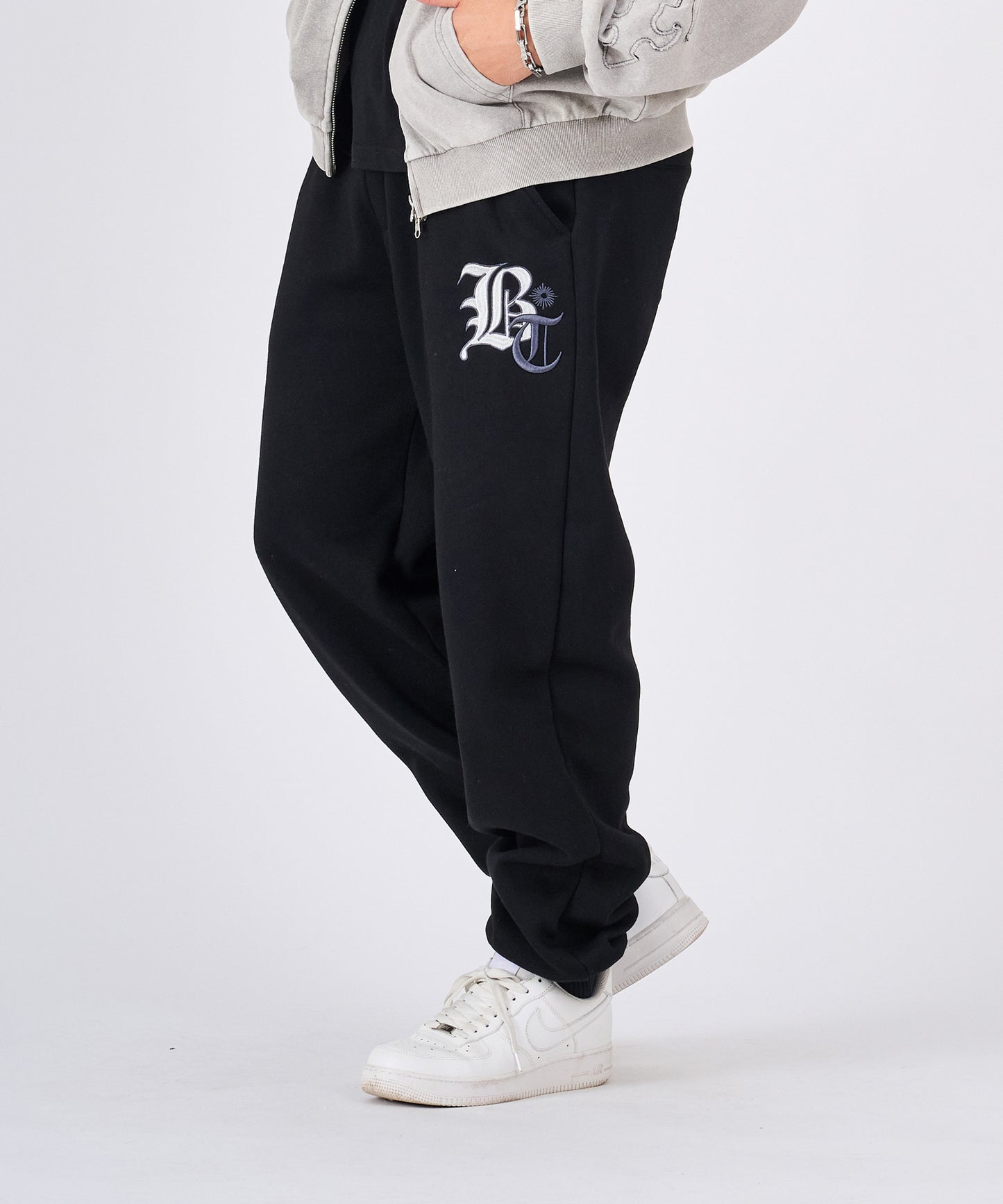 ロゴ刺繍スウェットパンツ