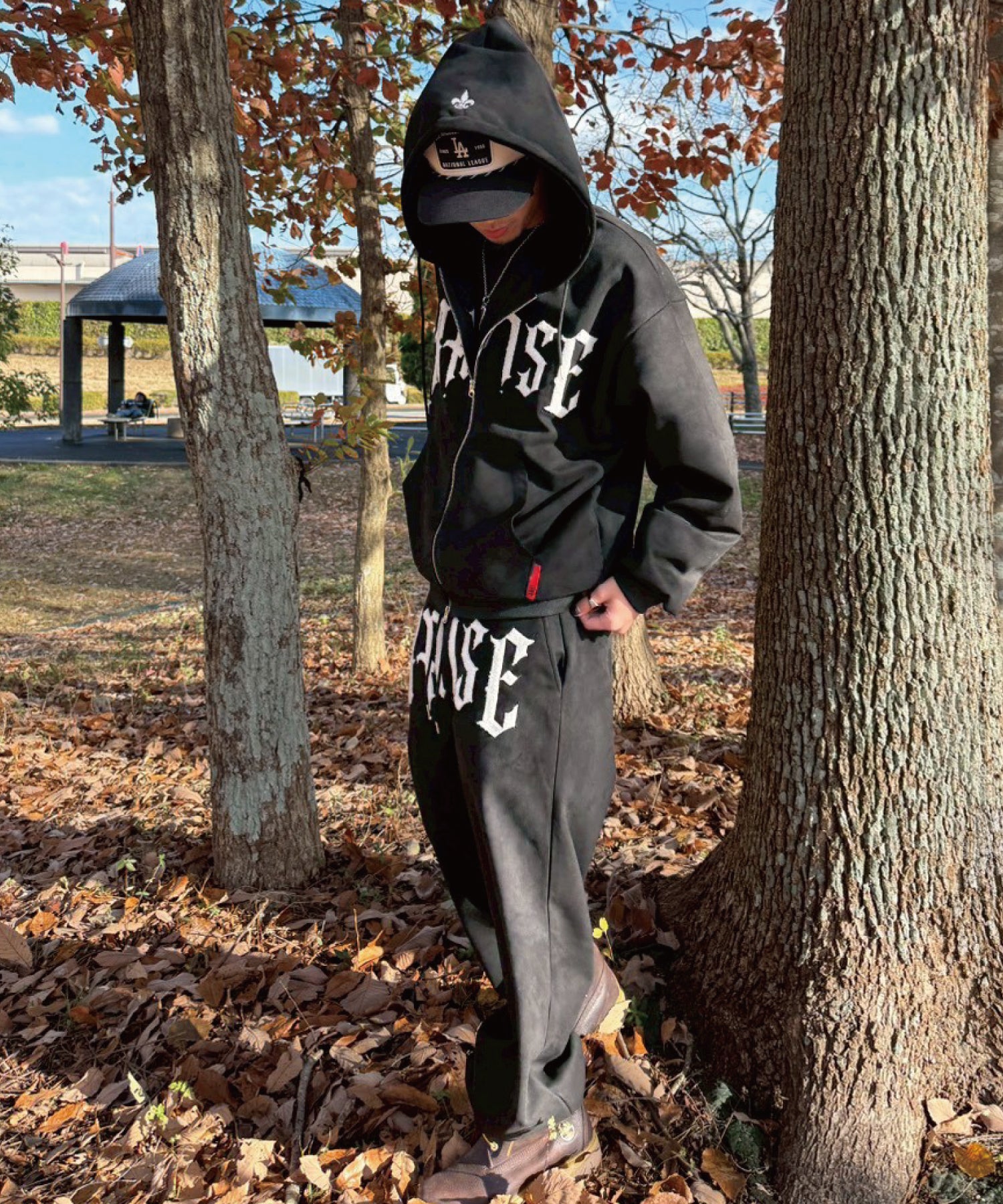 カットスエード サガラ刺繍セットアップ – REGIEVO