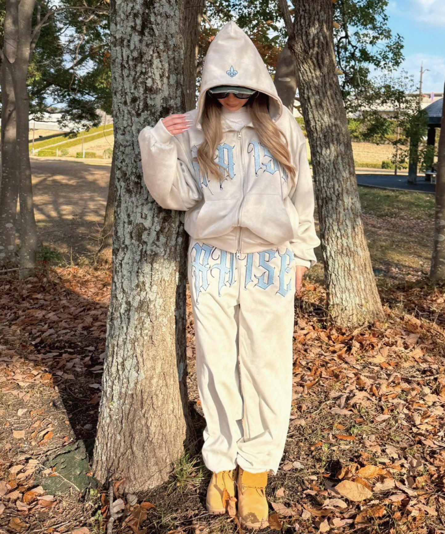 カットスエード　サガラ刺繍セットアップ