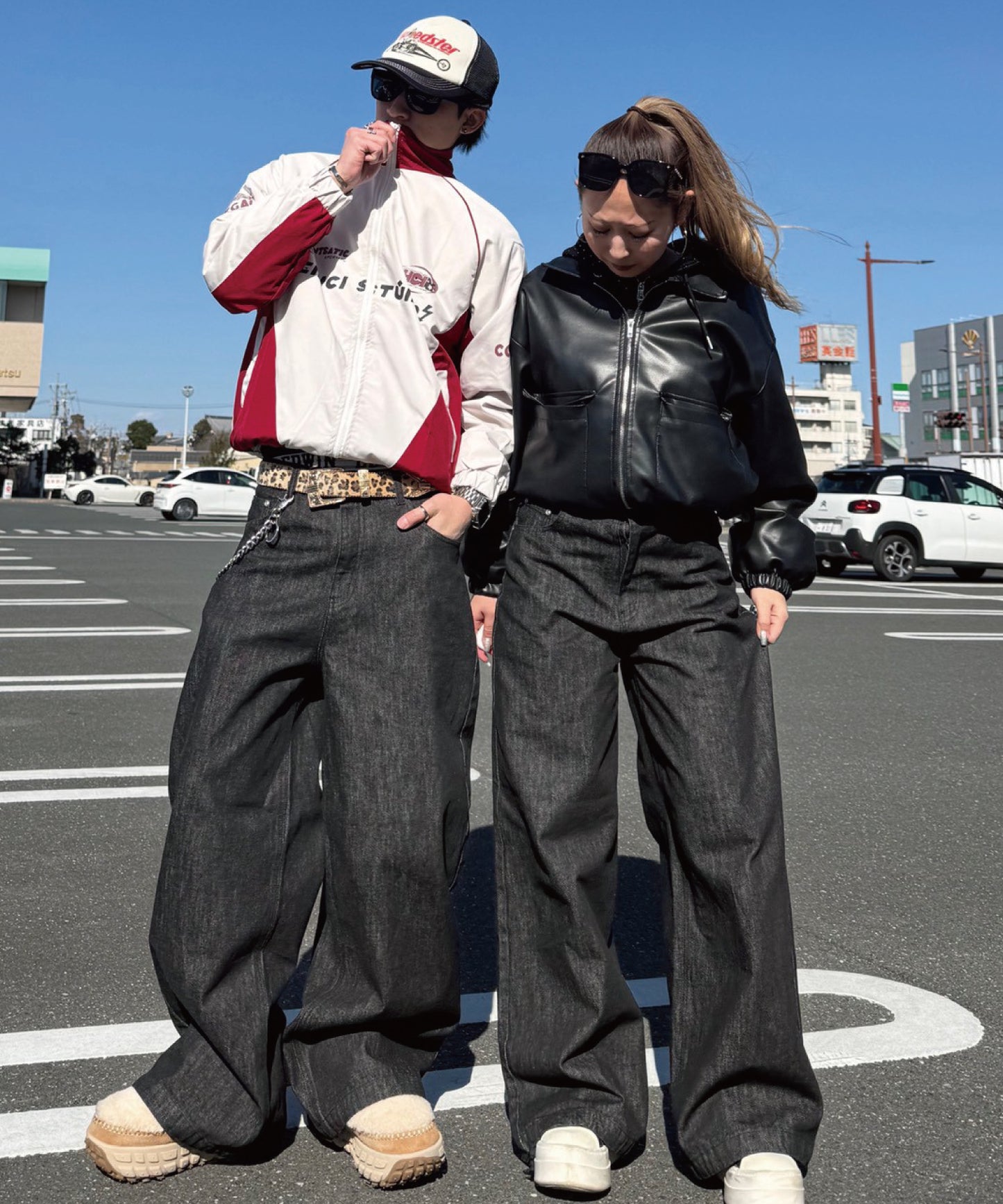 バックアーチロゴデニムパンツ