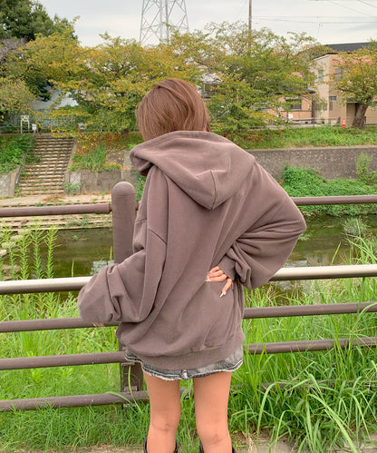 スタッズHOTFIXアップリケZIPパーカー