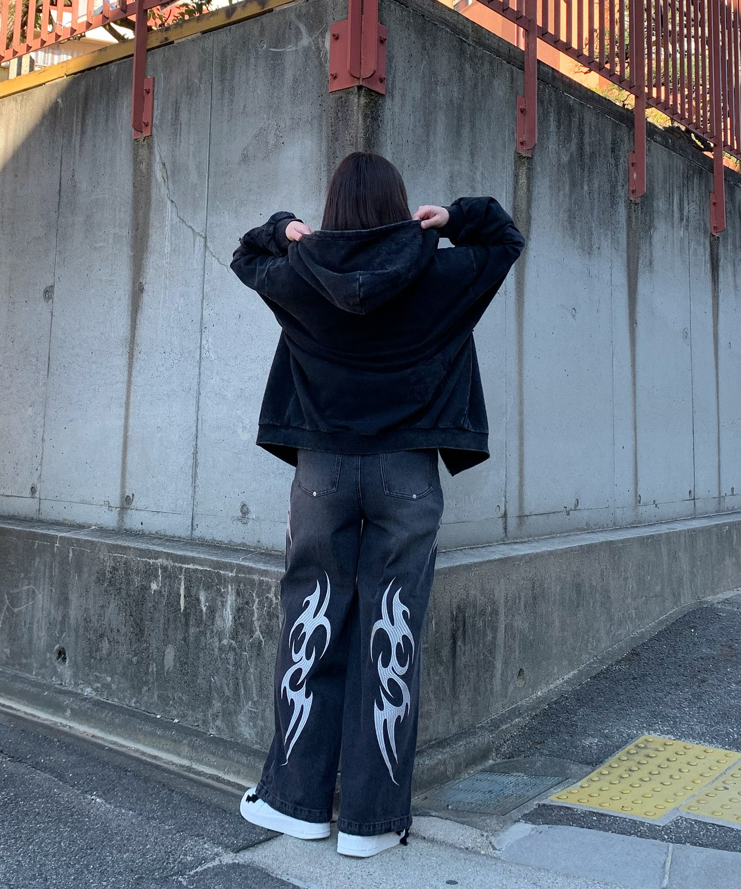 カットオフアップリケZIPパーカー