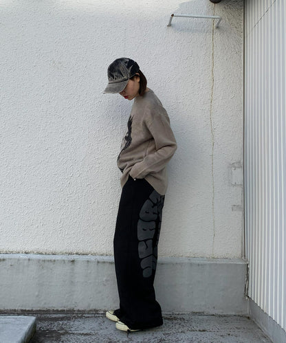 フェイスデザインクルーネックニット