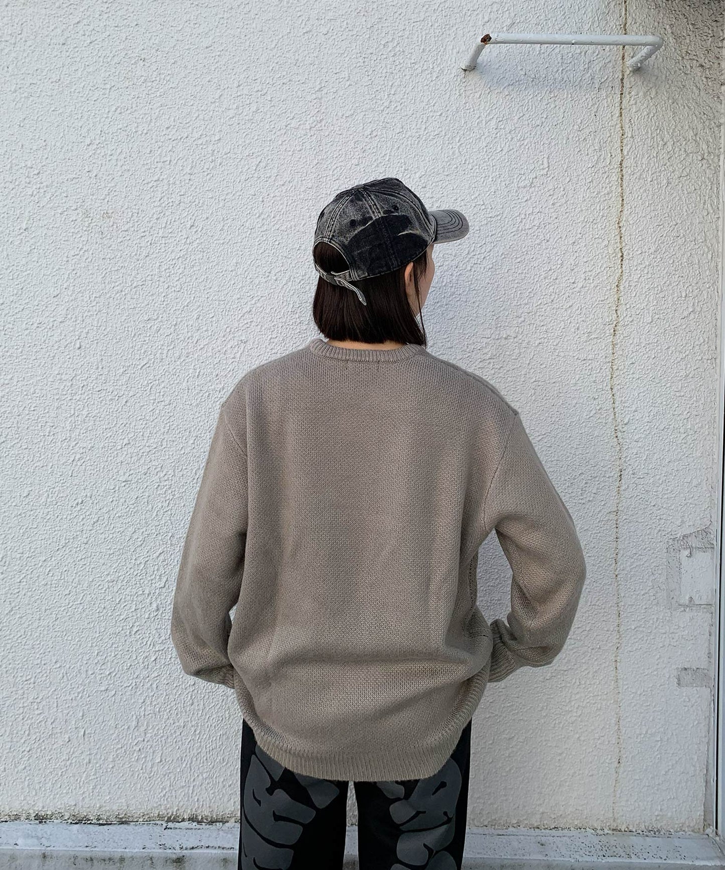 フェイスデザインクルーネックニット