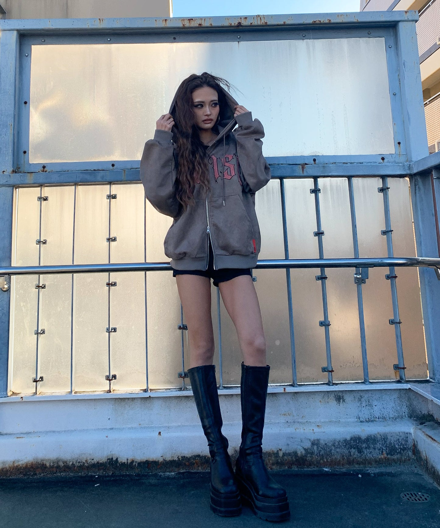 カットスエード　サガラ刺繍ZIPパーカー