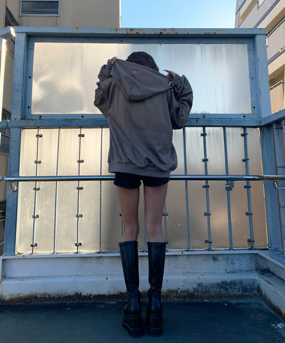 カットスエード　サガラ刺繍ZIPパーカー