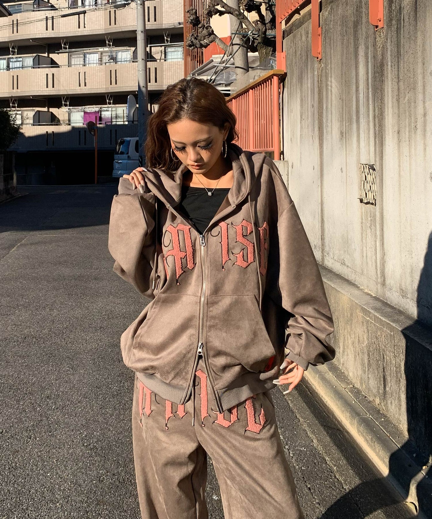 カットスエード　サガラ刺繍セットアップ