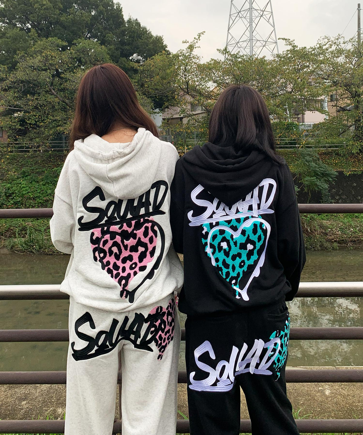 ハートサガラ刺繍パーカー