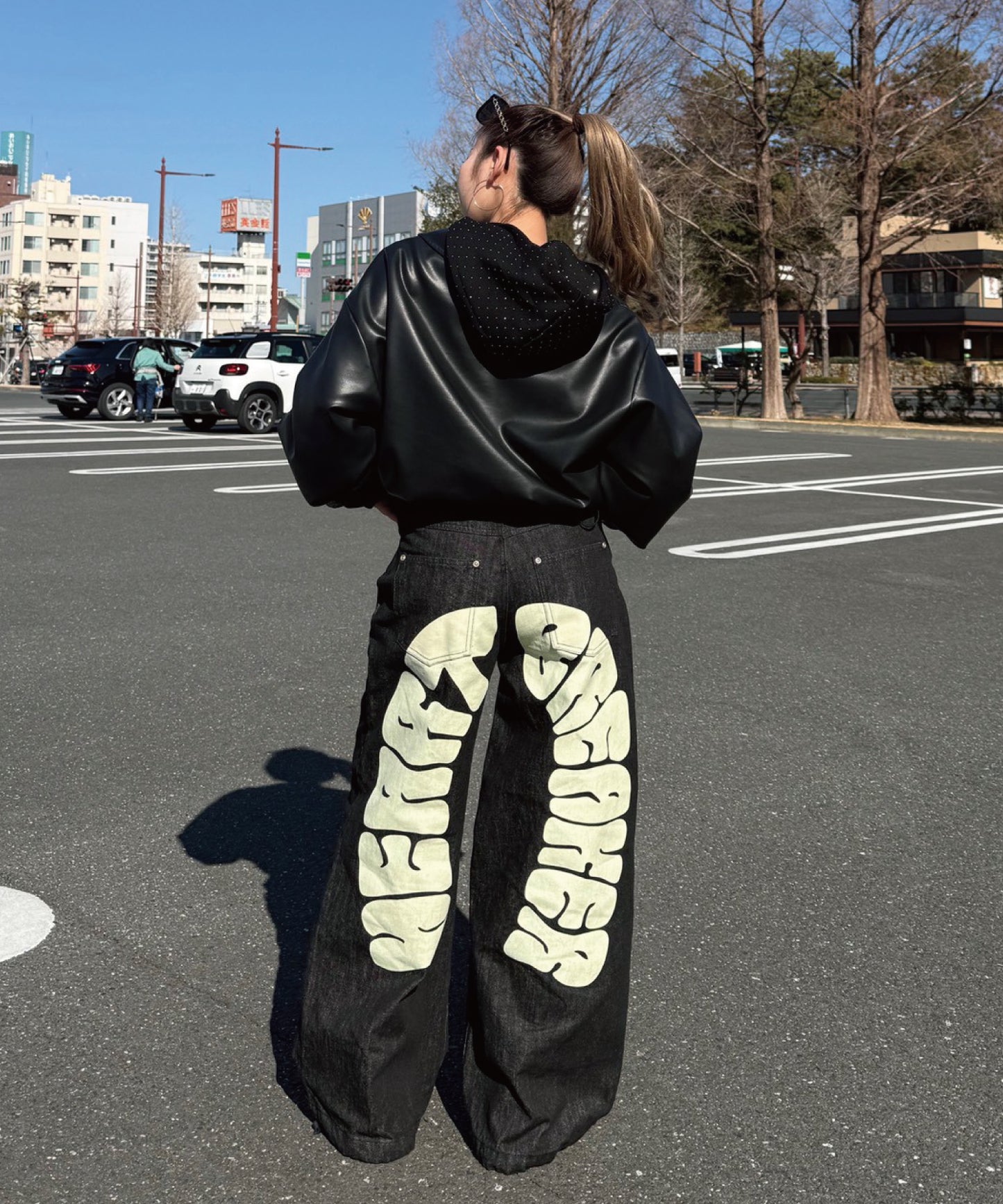 バックアーチロゴデニムパンツ