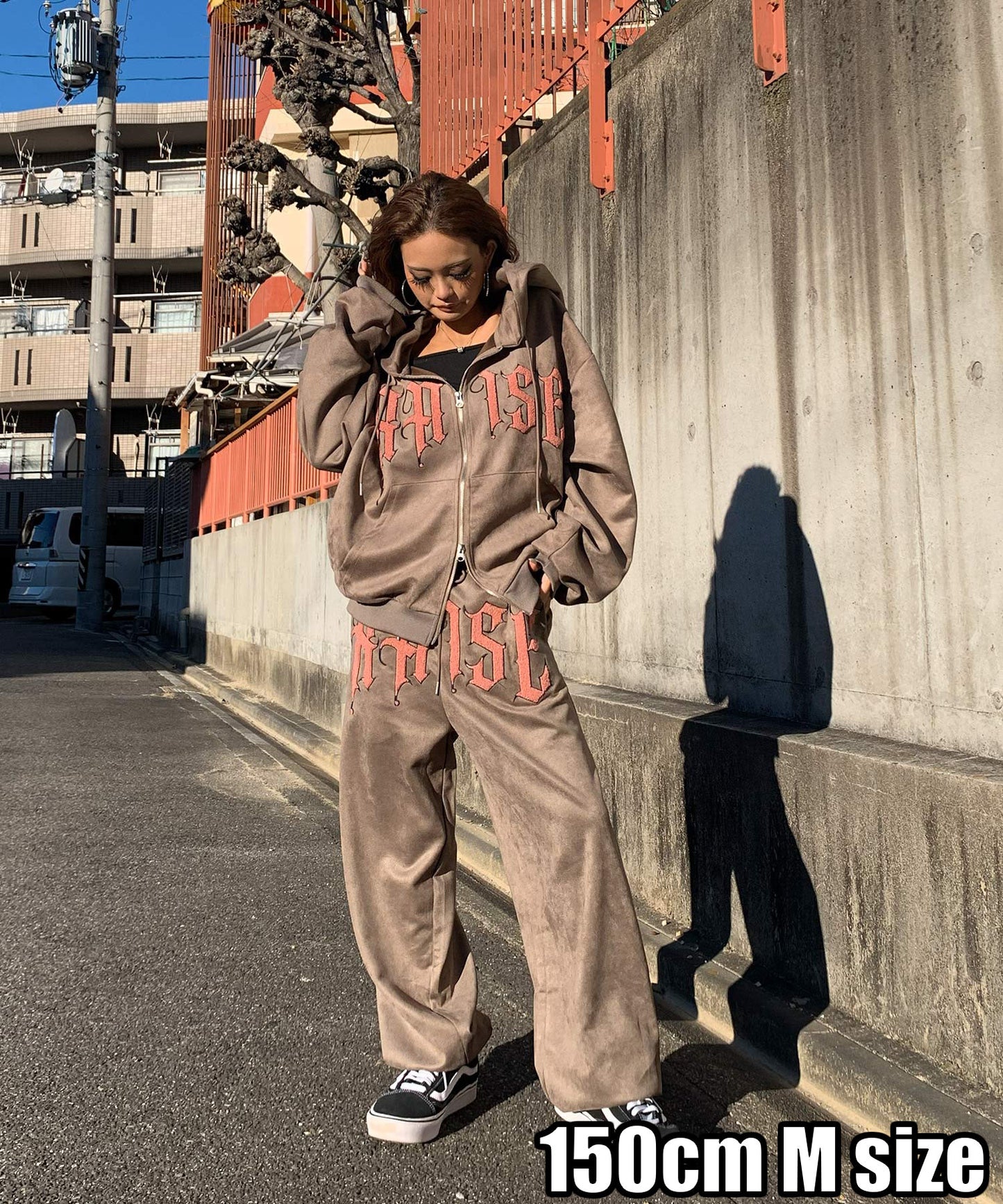 カットスエード　サガラ刺繍セットアップ