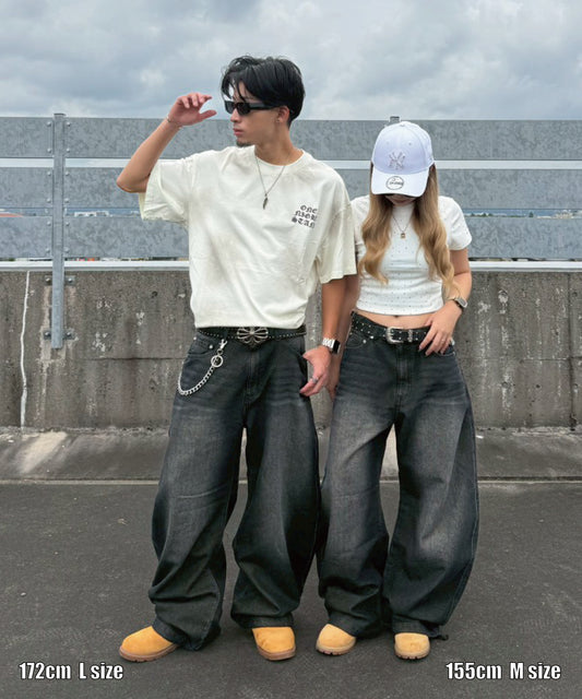 エンボスアーチロゴデニムバレルバギーパンツ