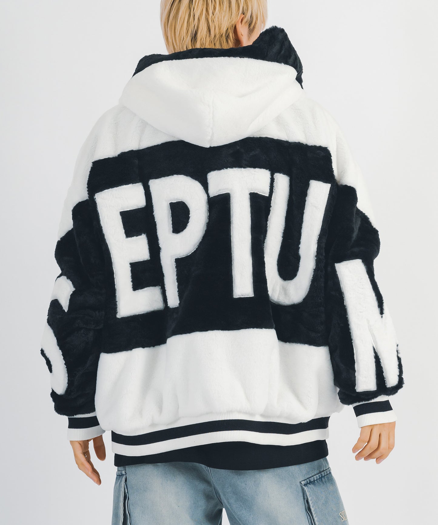 ビッグロゴフードブルゾン