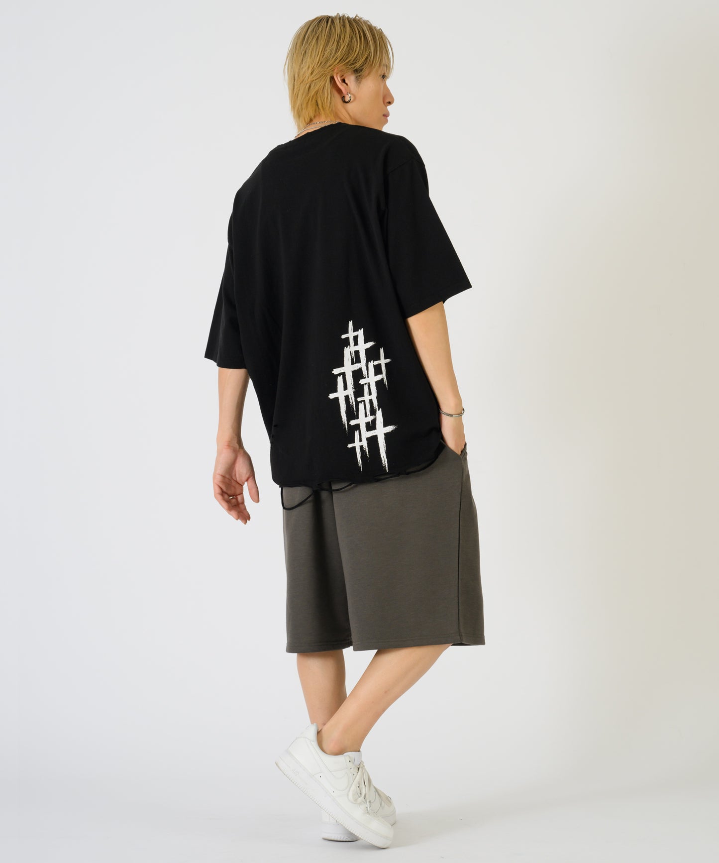 サガラ刺繍マルチカラーショートパンツ