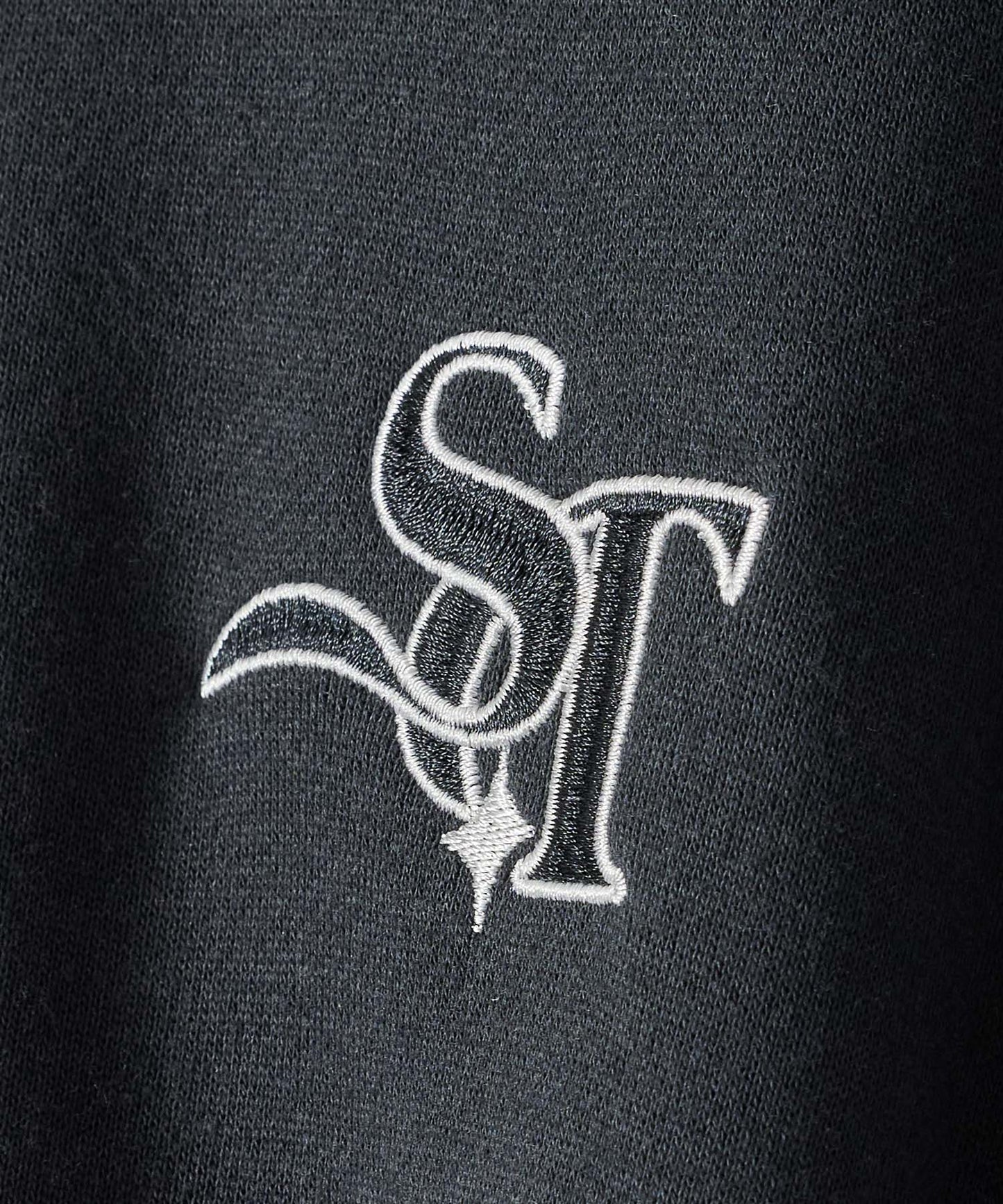 ハーフボタンスウェット