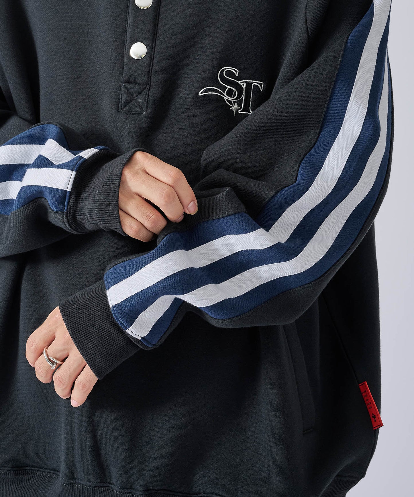 ハーフボタンスウェット