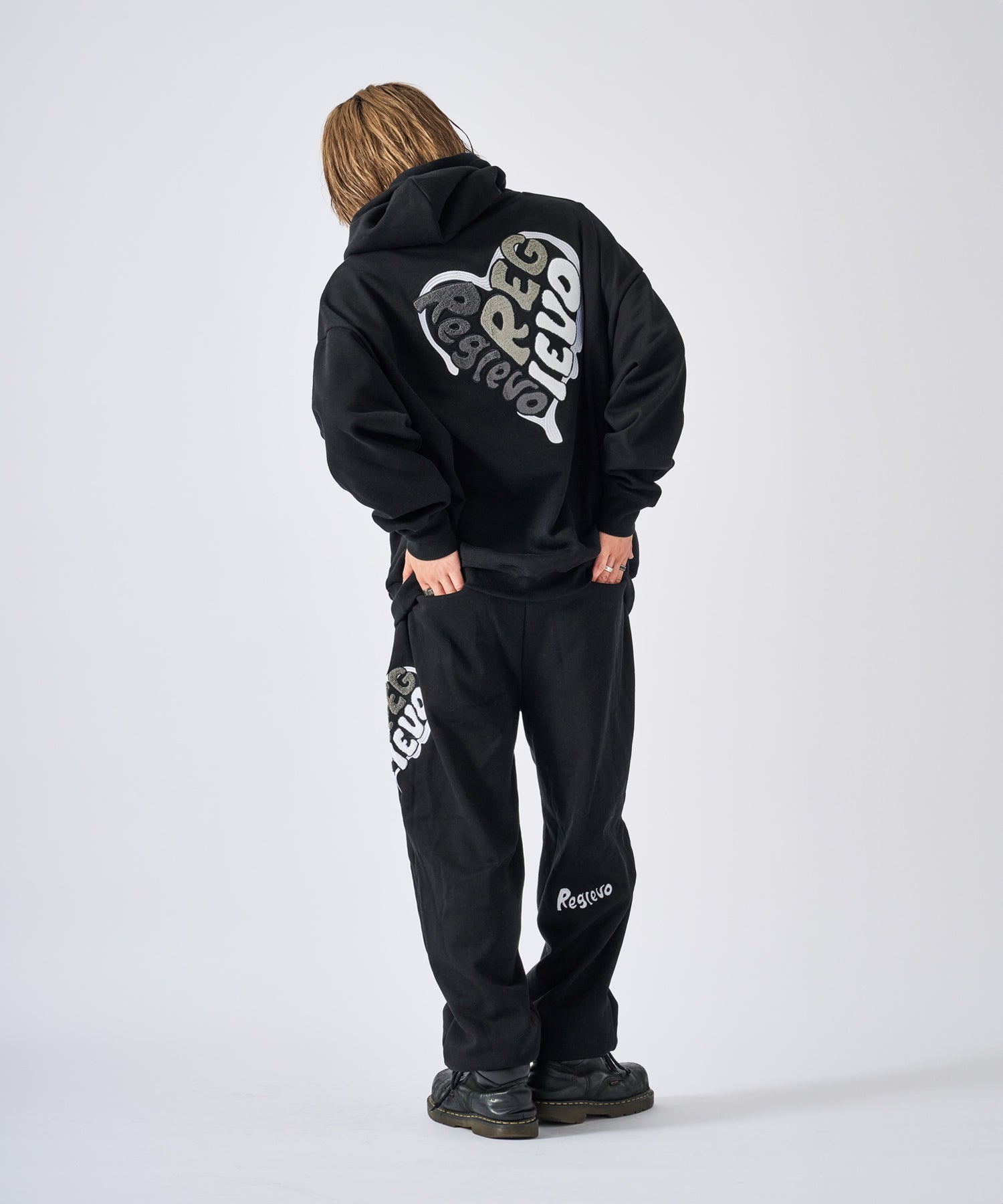 REGIEVO ハート刺繍セットアップ