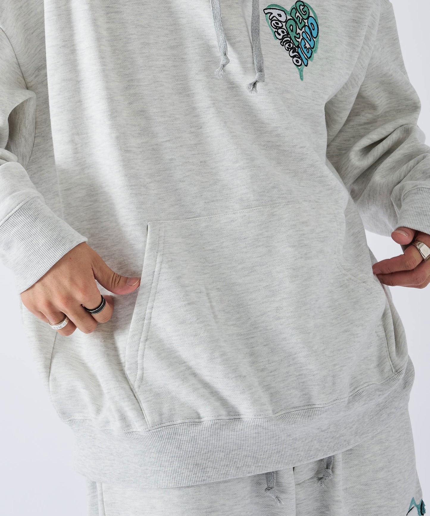 REGIEVO ハート刺繍セットアップ