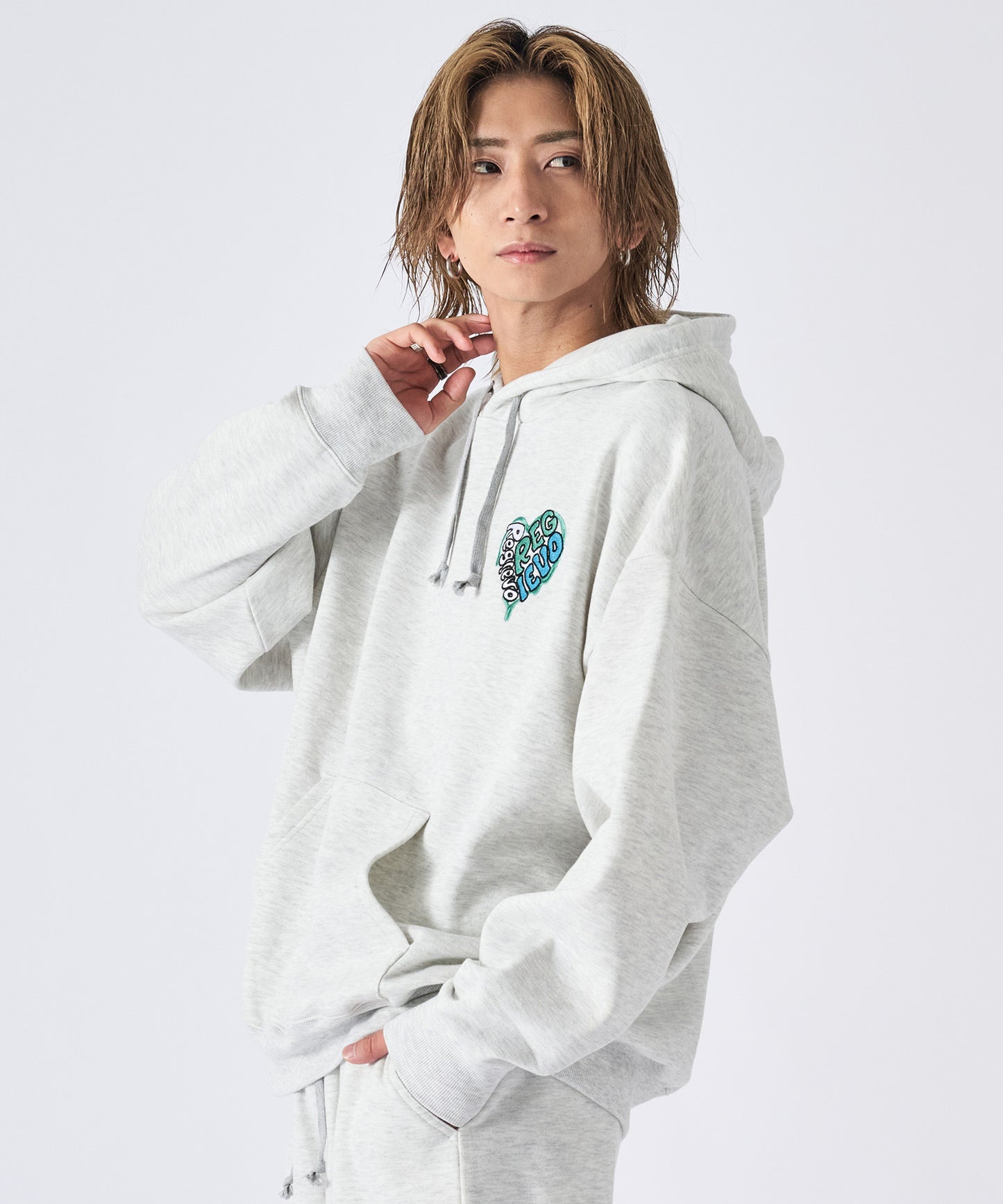 REGIEVO ハート刺繍パーカー
