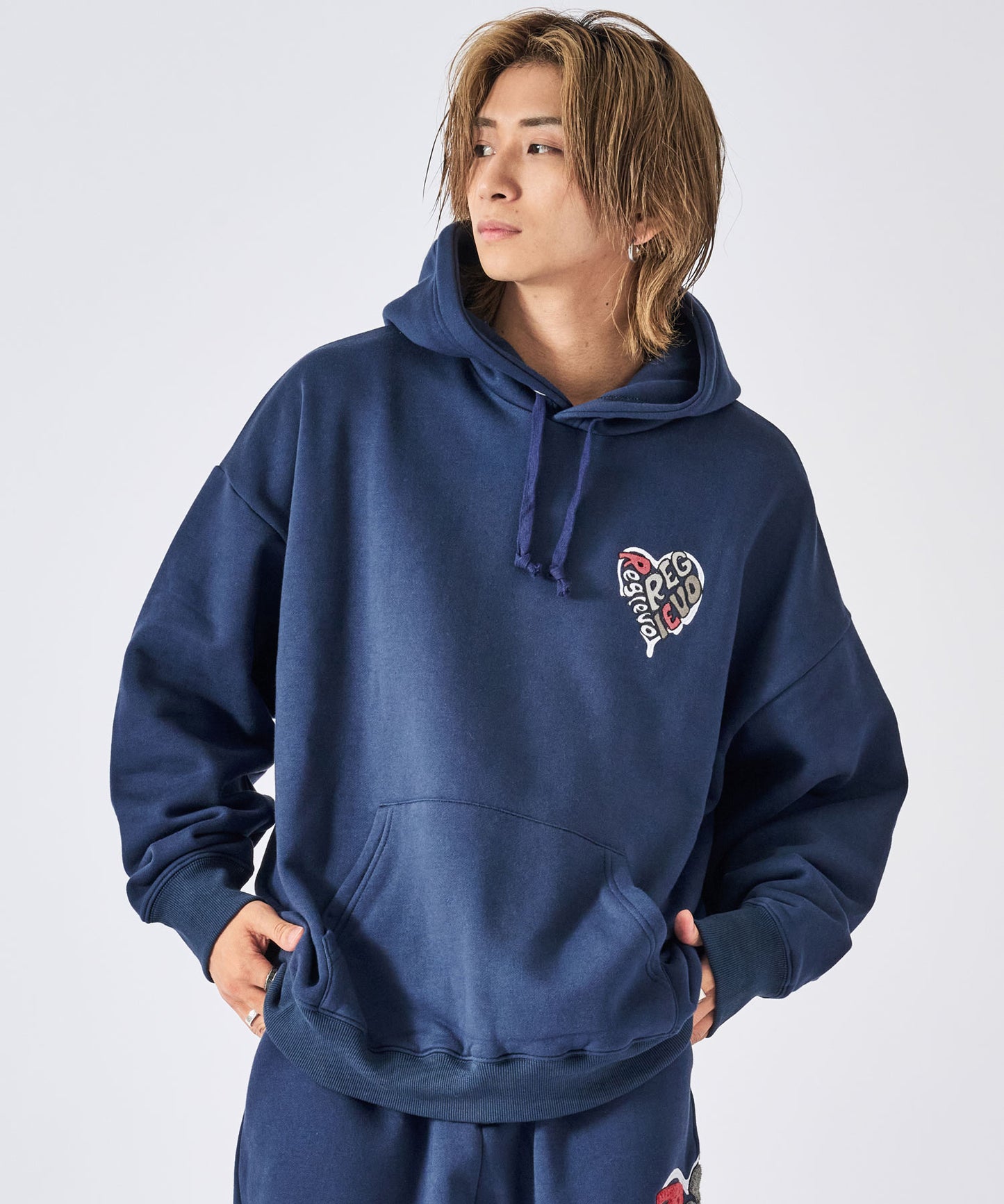 REGIEVO ハート刺繍パーカー