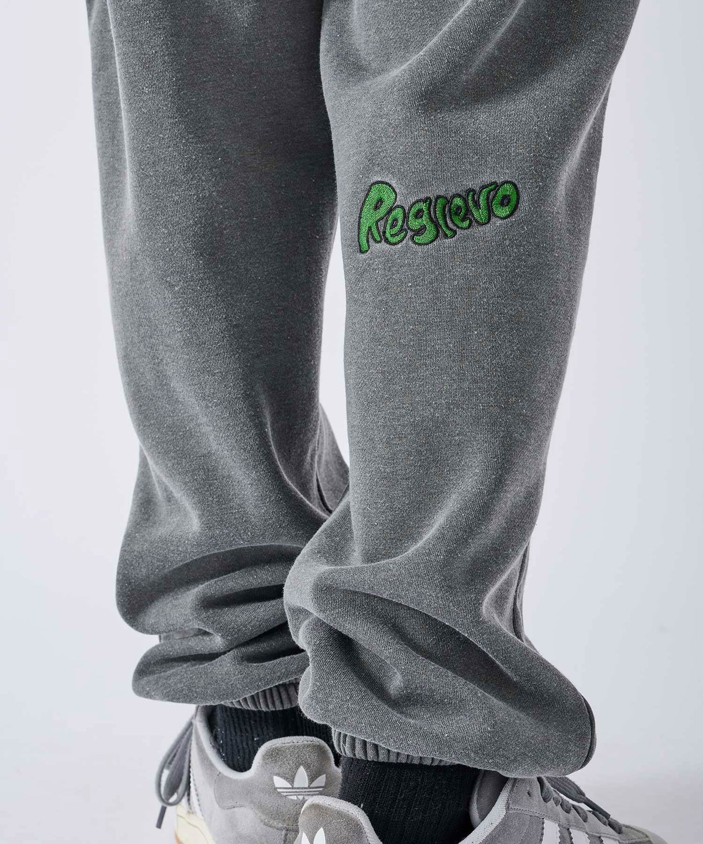 REGIEVO ハート刺繍スウェットパンツ