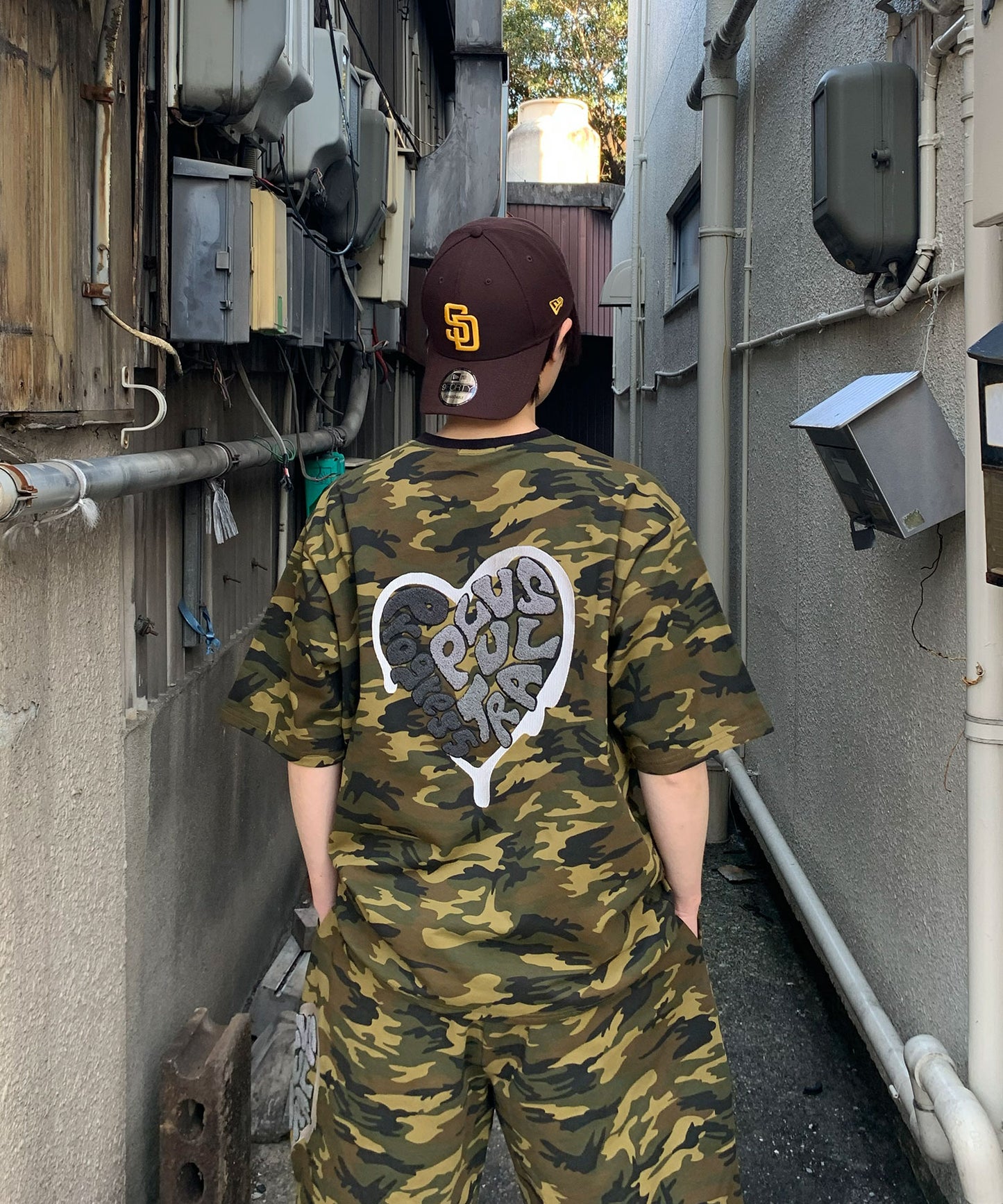 ハートサガラ刺繍半袖Tee