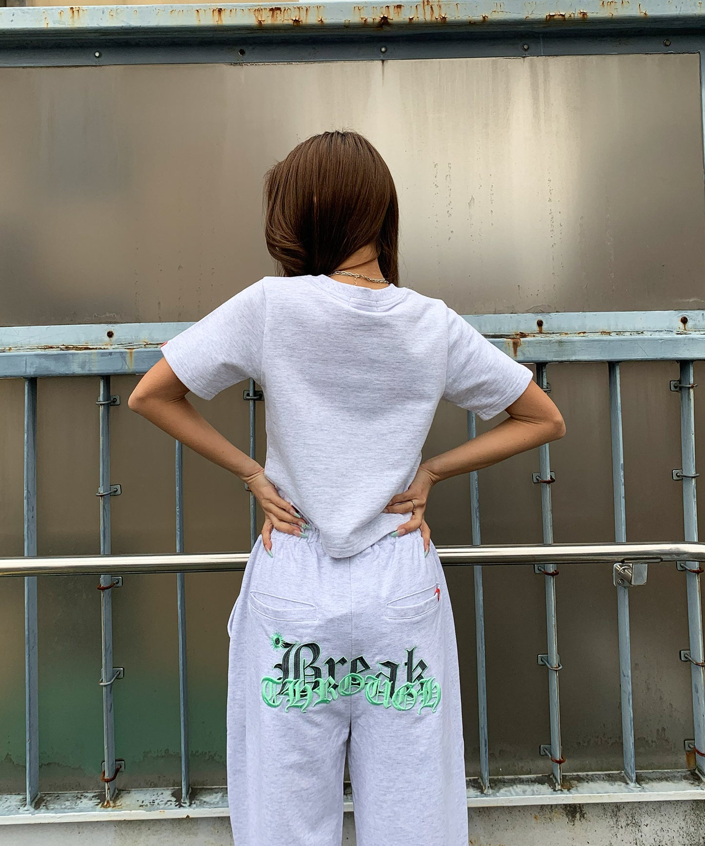 ロゴ刺繍半袖Tee