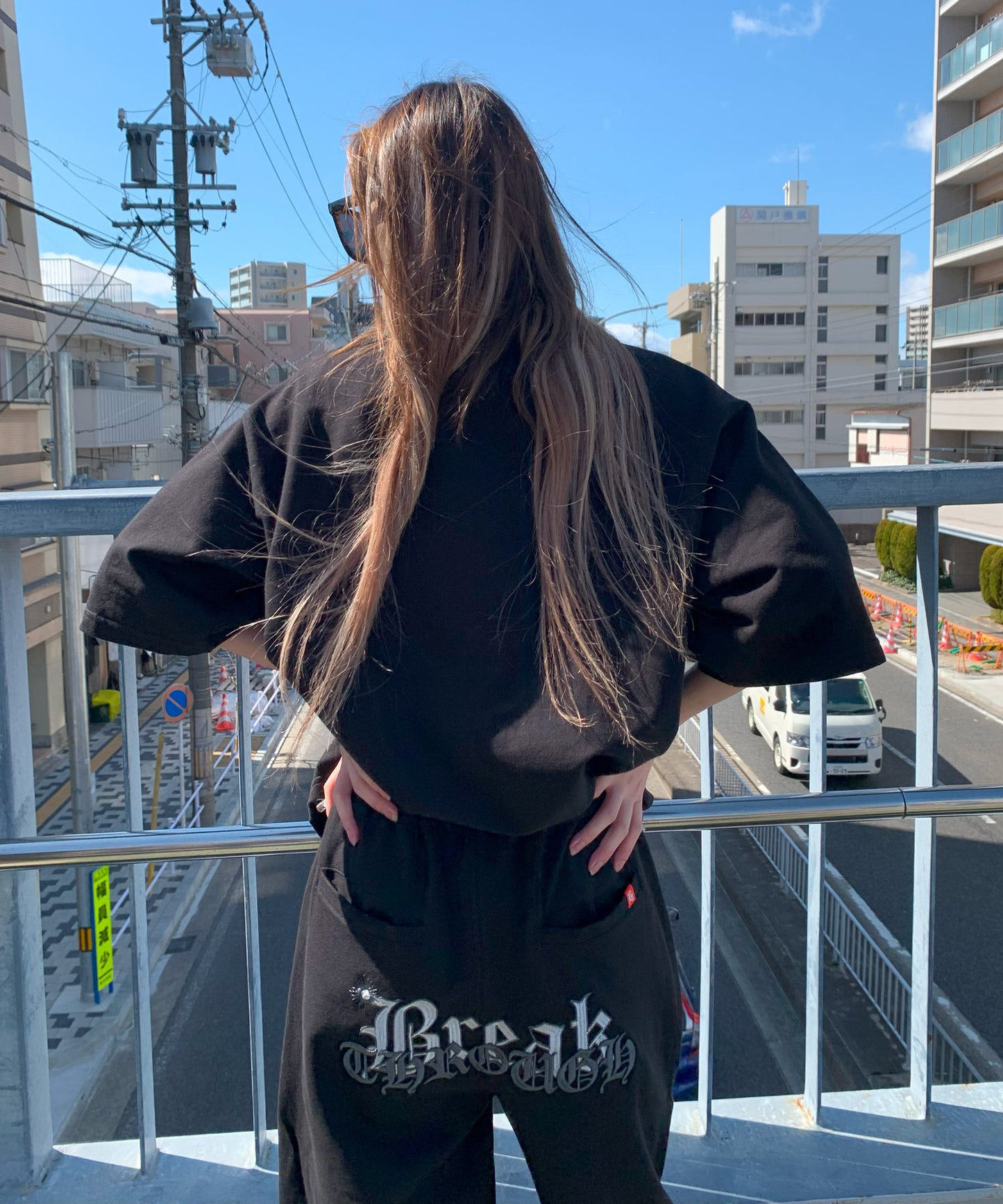 ロゴ刺繍半袖Tee