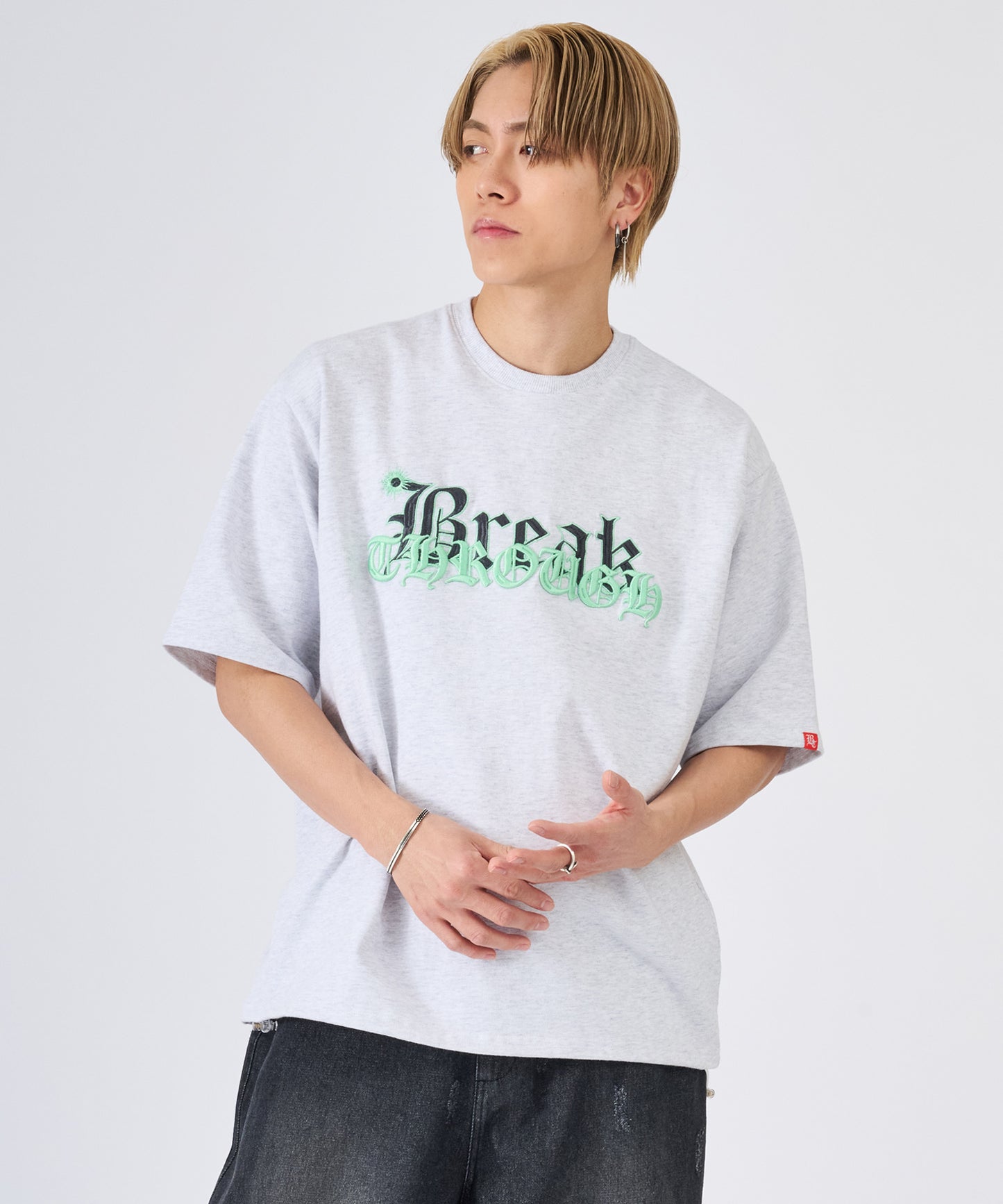 ロゴ刺繍半袖Tee