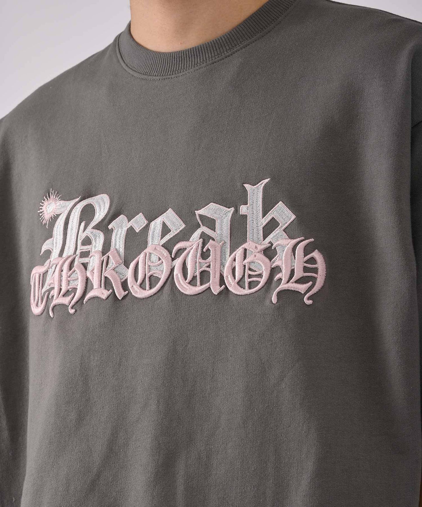 ロゴ刺繍半袖Tee
