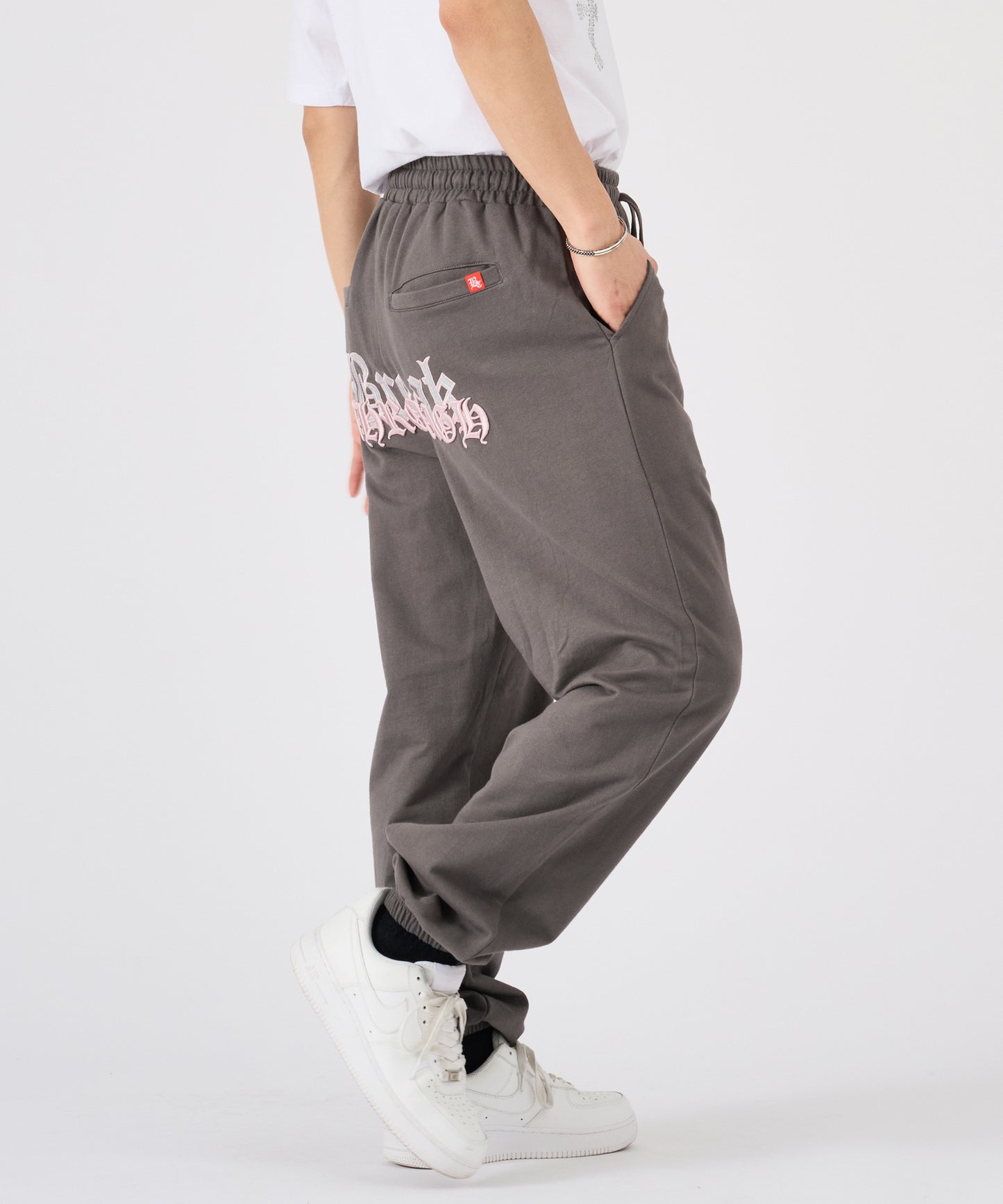 ロゴ刺繍パンツ
