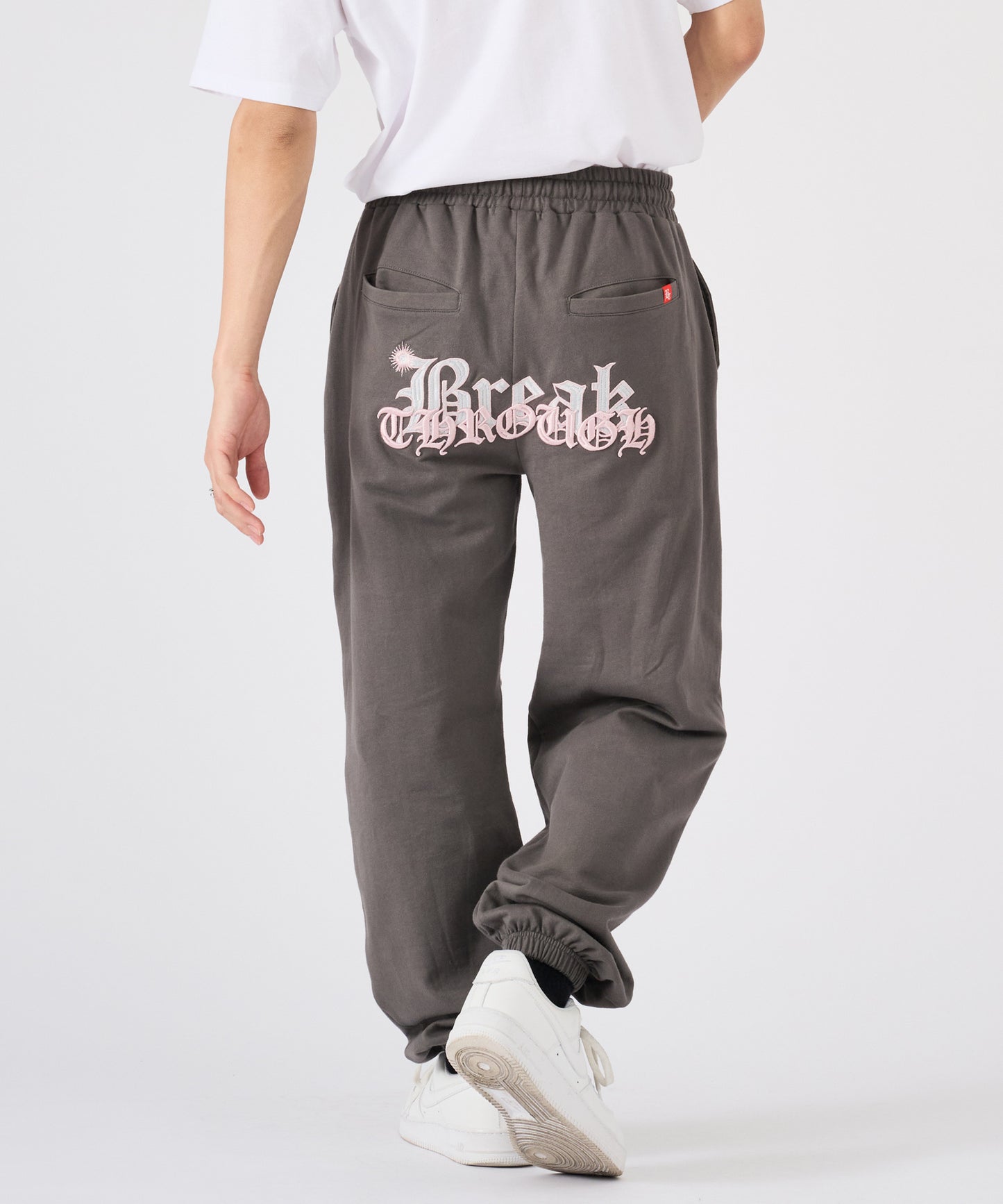 ロゴ刺繍パンツ