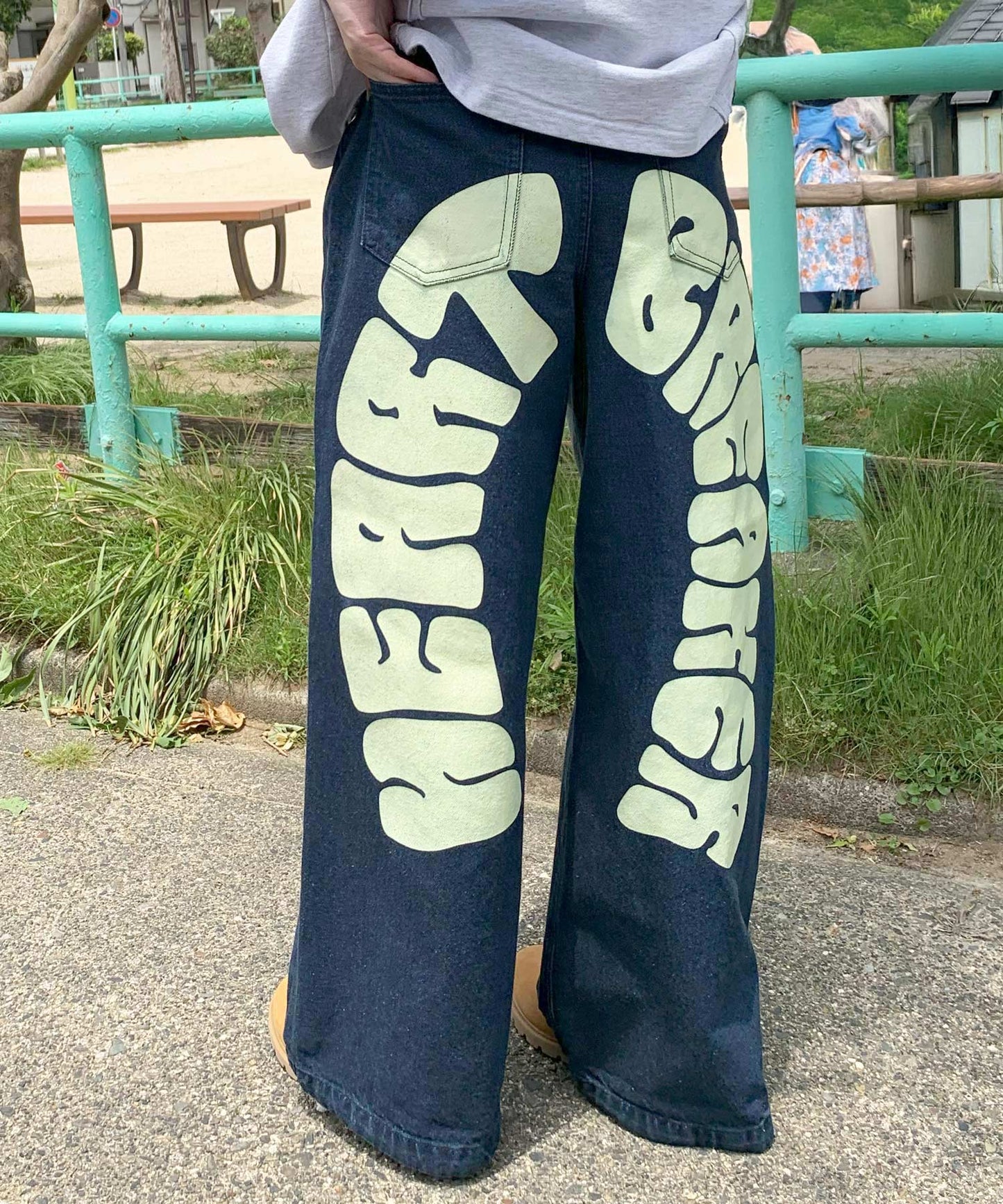 バックアーチロゴデニムパンツ