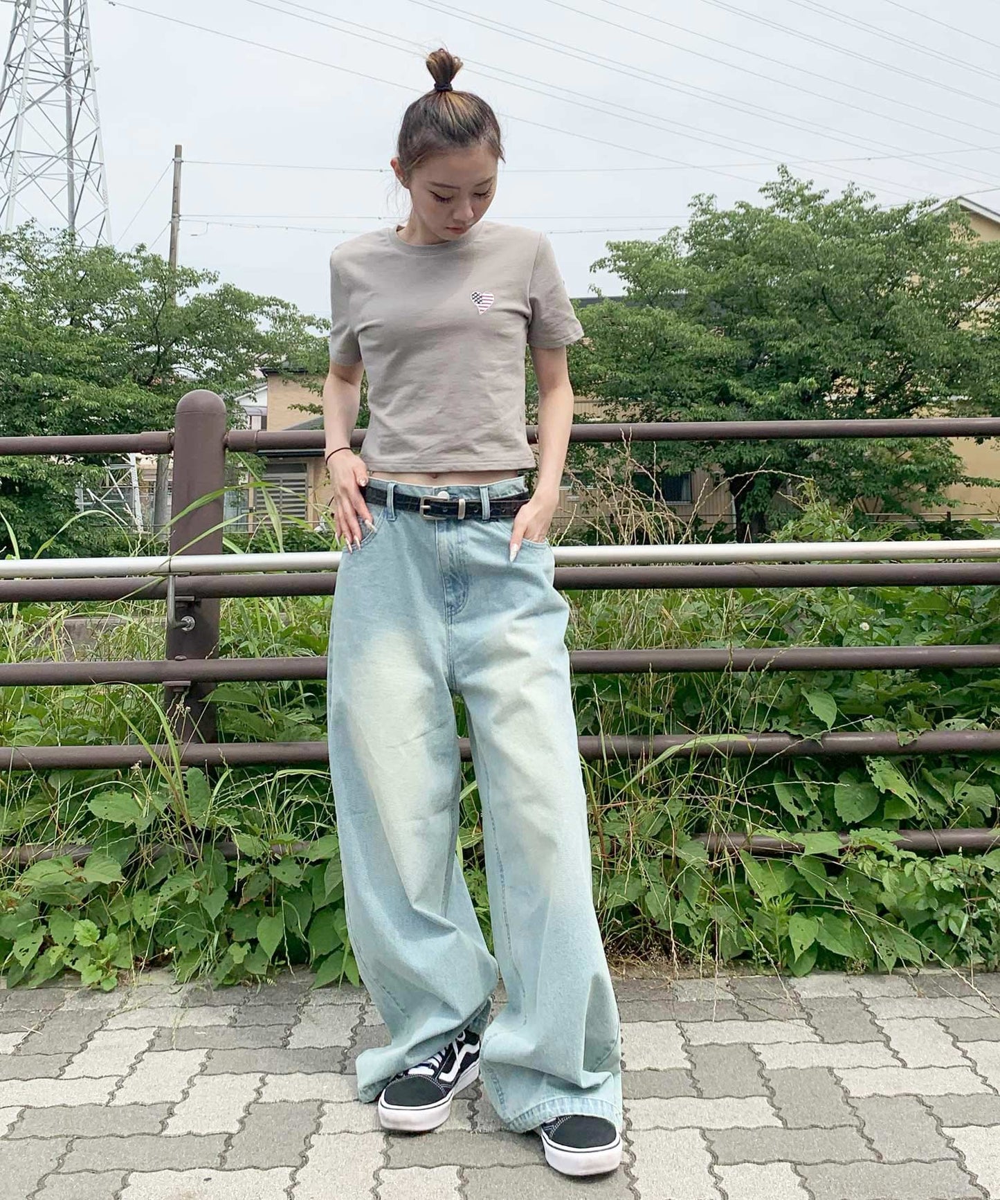 バックアーチロゴデニムパンツ