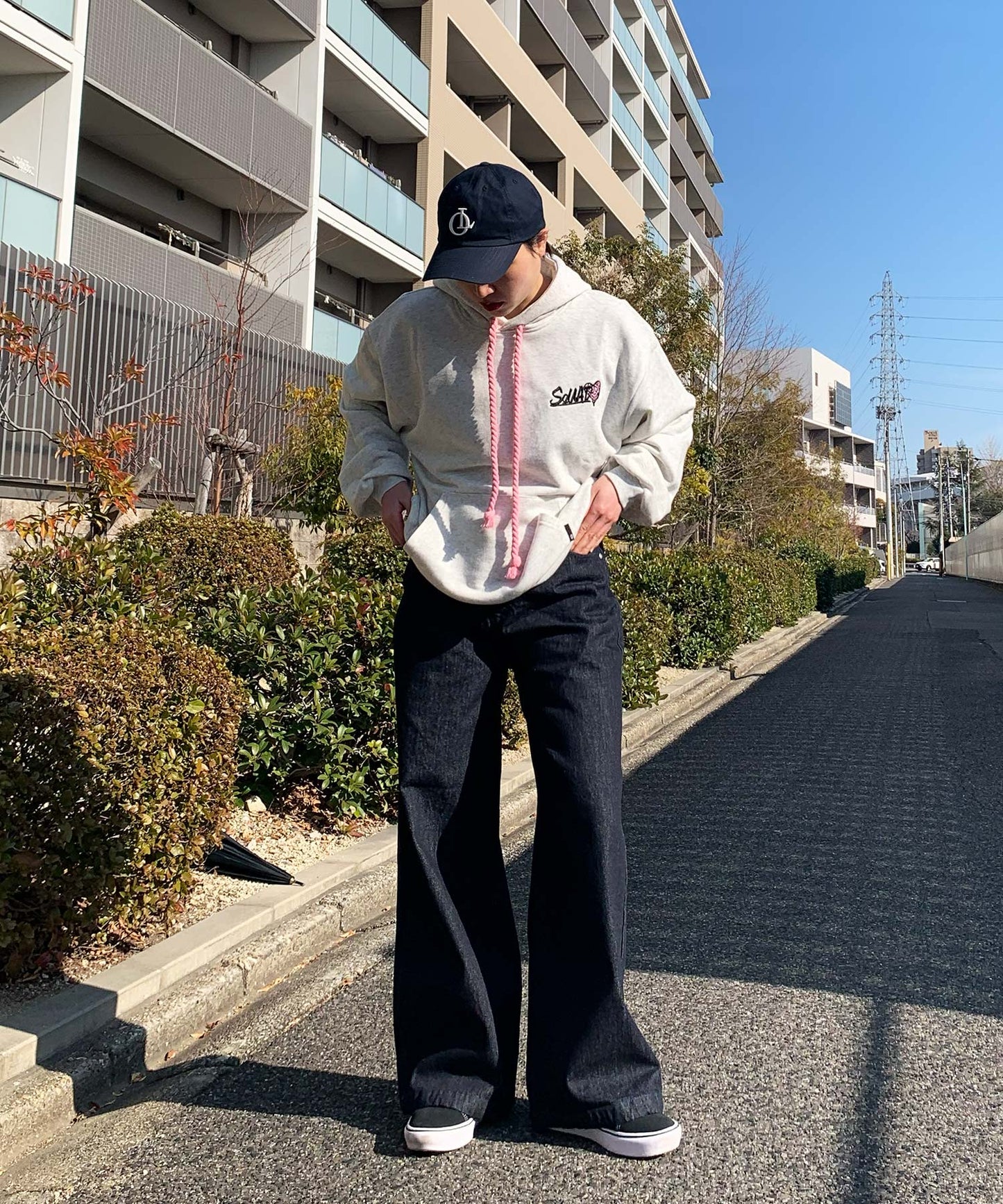 バックアーチロゴデニムパンツ