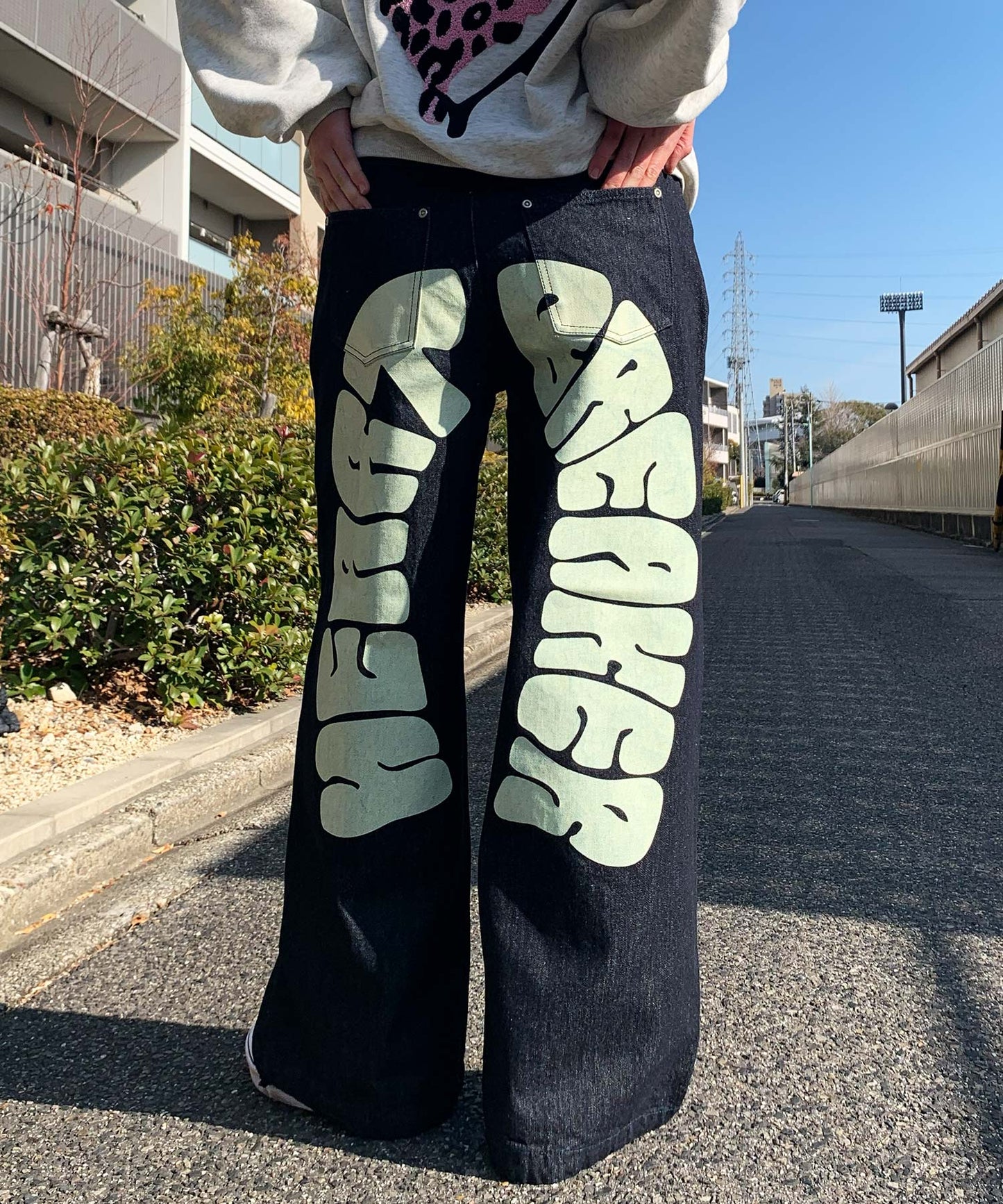 バックアーチロゴデニムパンツ